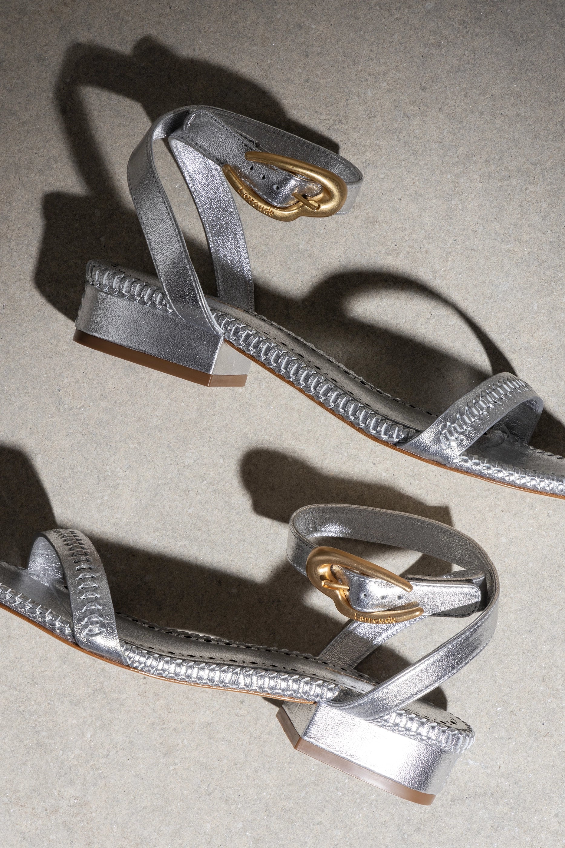 Verona Flat Sandal In Silver Metallic Leather