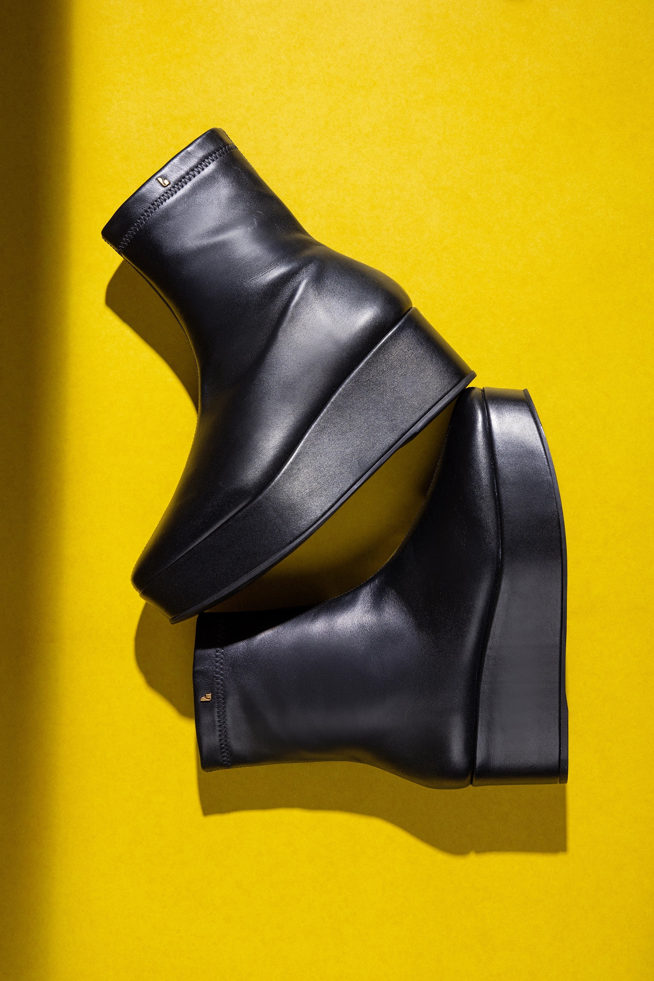 Dani Flatform Boot In Black Leather