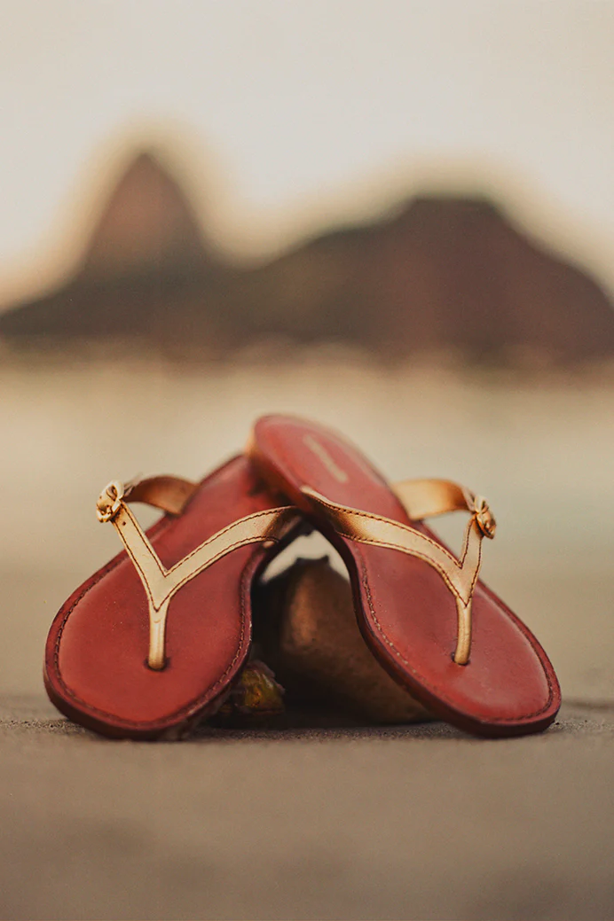 Mary Kate Flat Sandal In Gold Metallic Leather