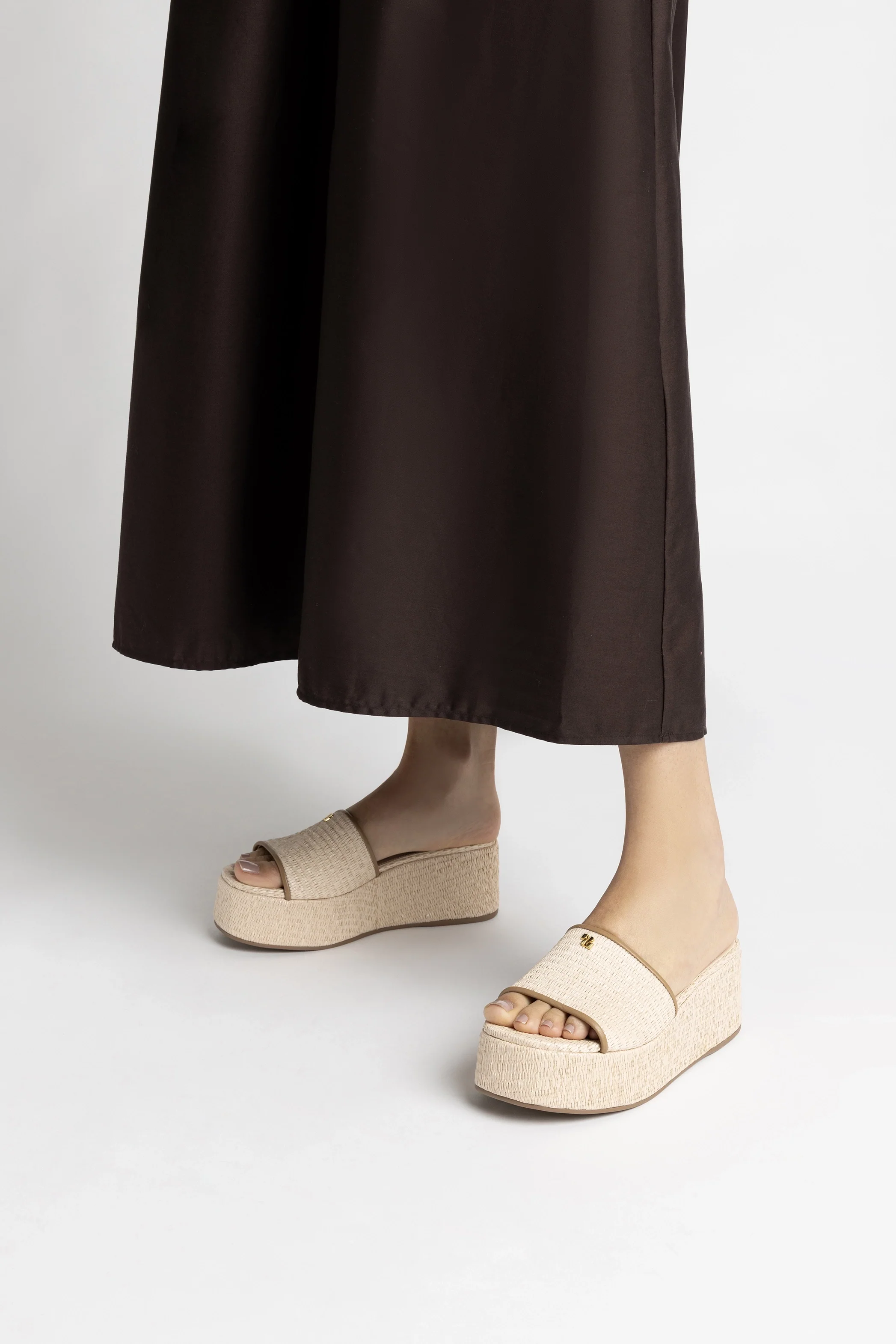 Alex Flatform Mule In Natural Raffia and Hazelnut Trimming