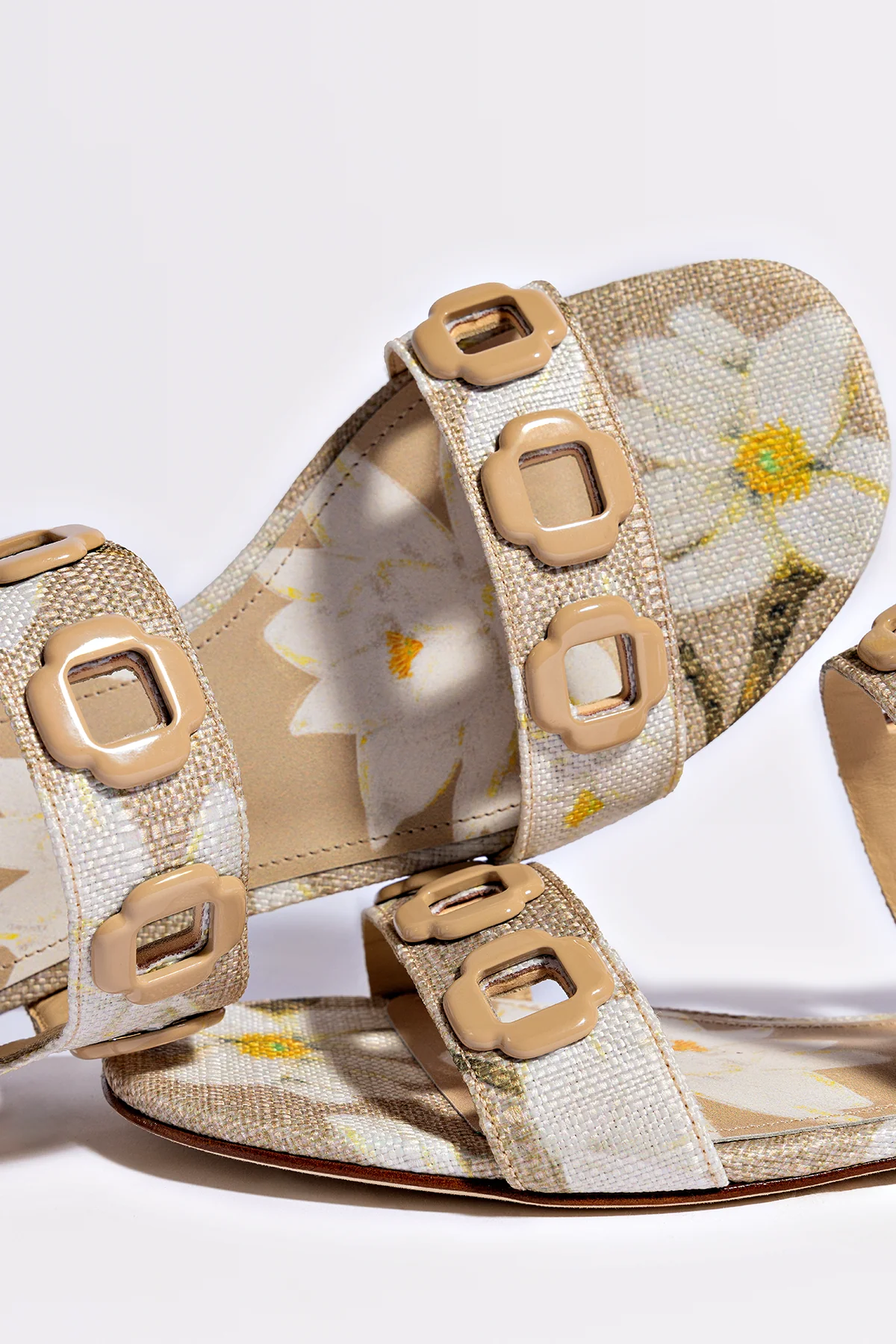 Milan Flat Sandal In Beige Printed Raffia