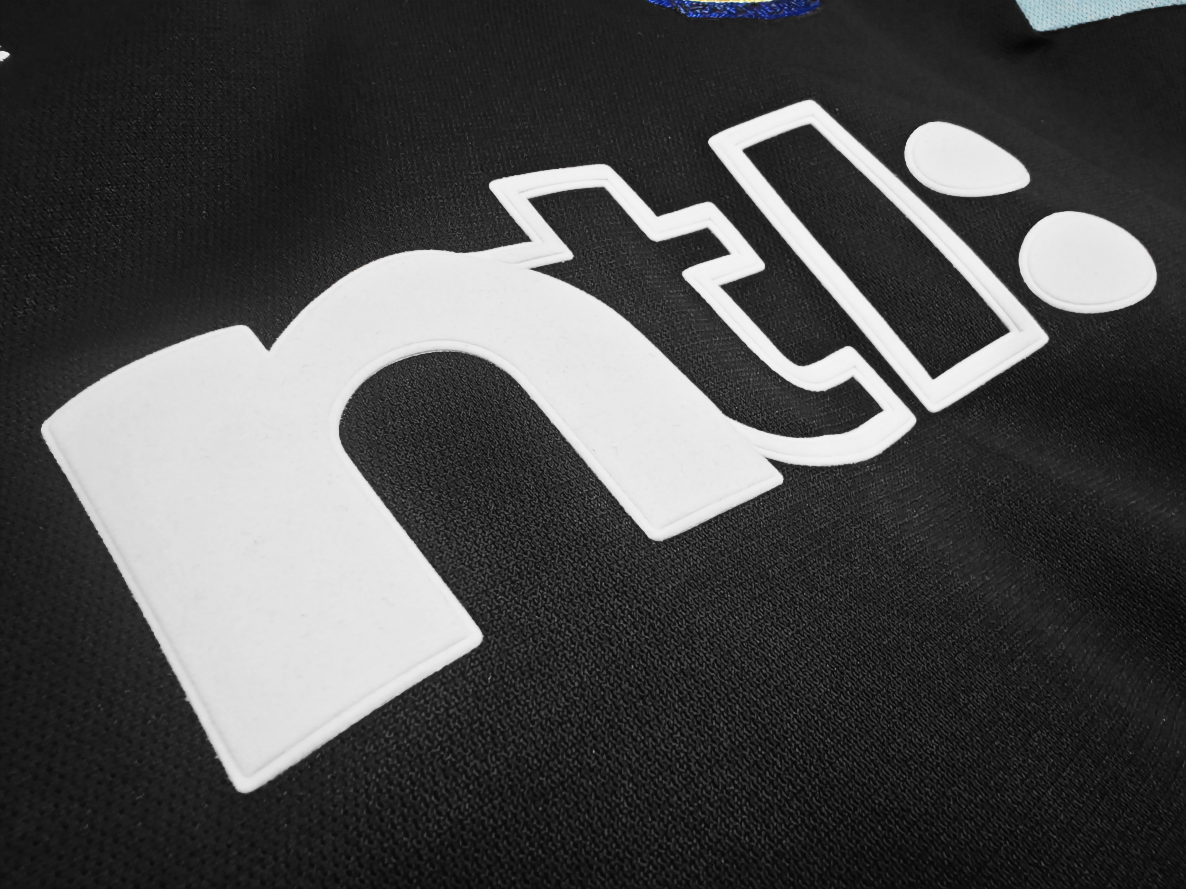 Retro Newcastle 2000/01 Away