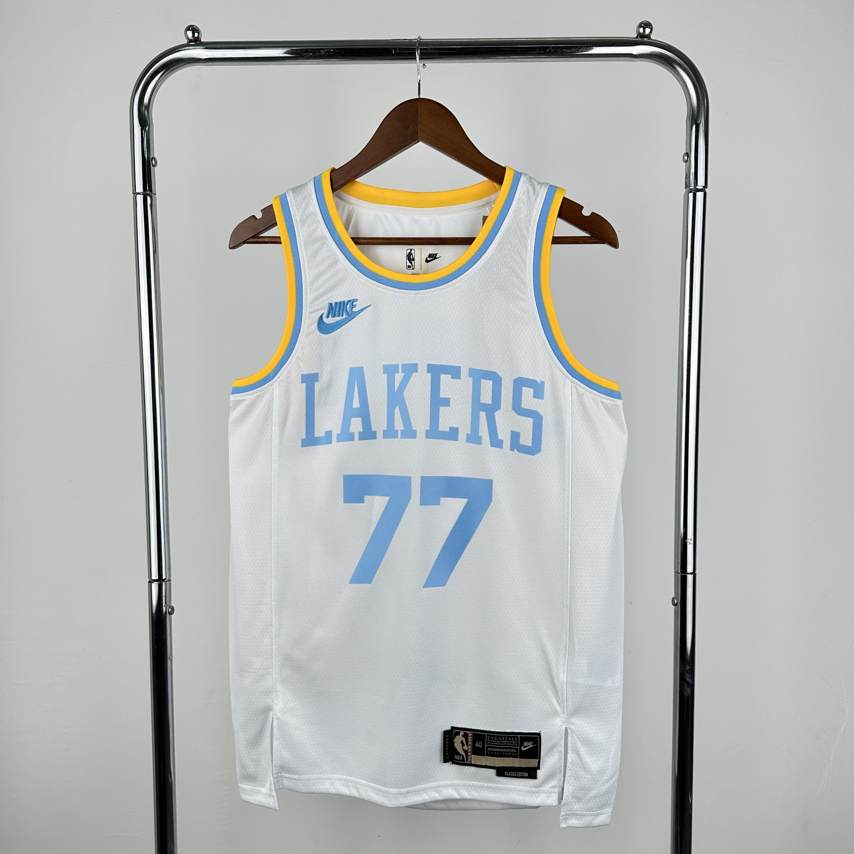Retro Lakers White No.77 Dončić
