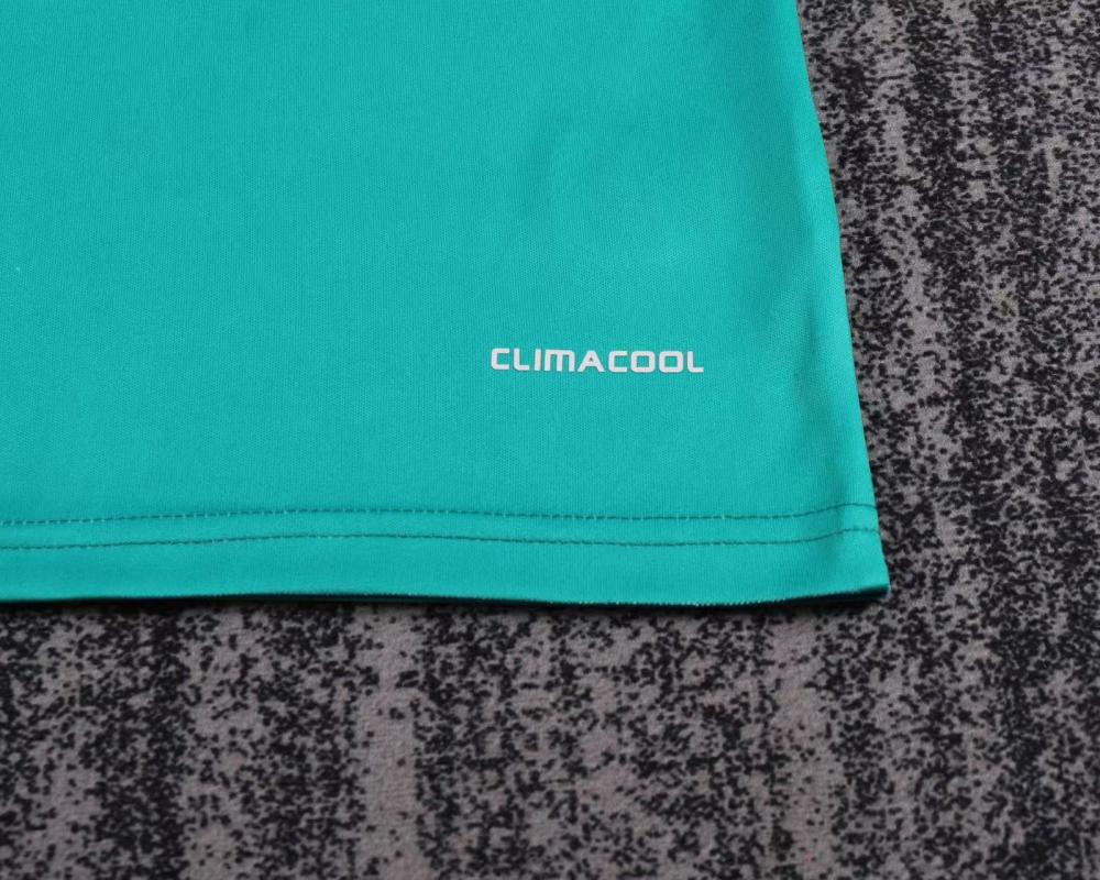 Kids Retro Kit Spain 2010 Goalkeeper