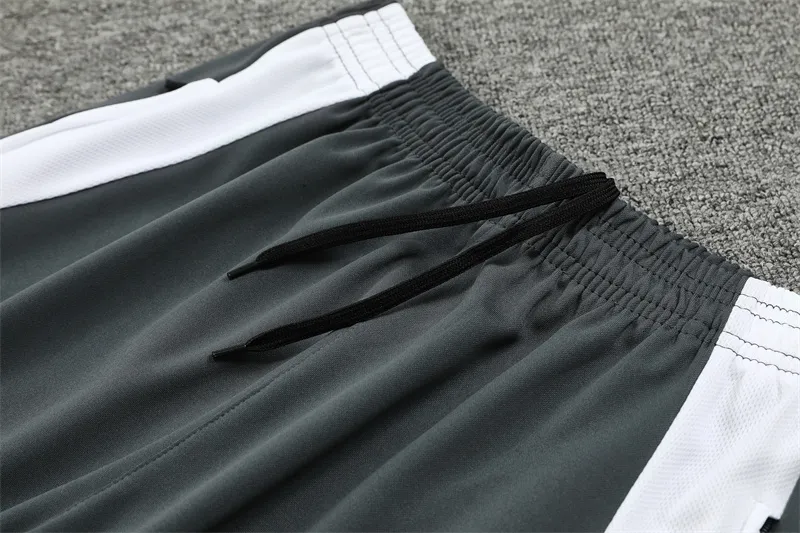 Adult / Kids Manchester United 24/25 training SUIT