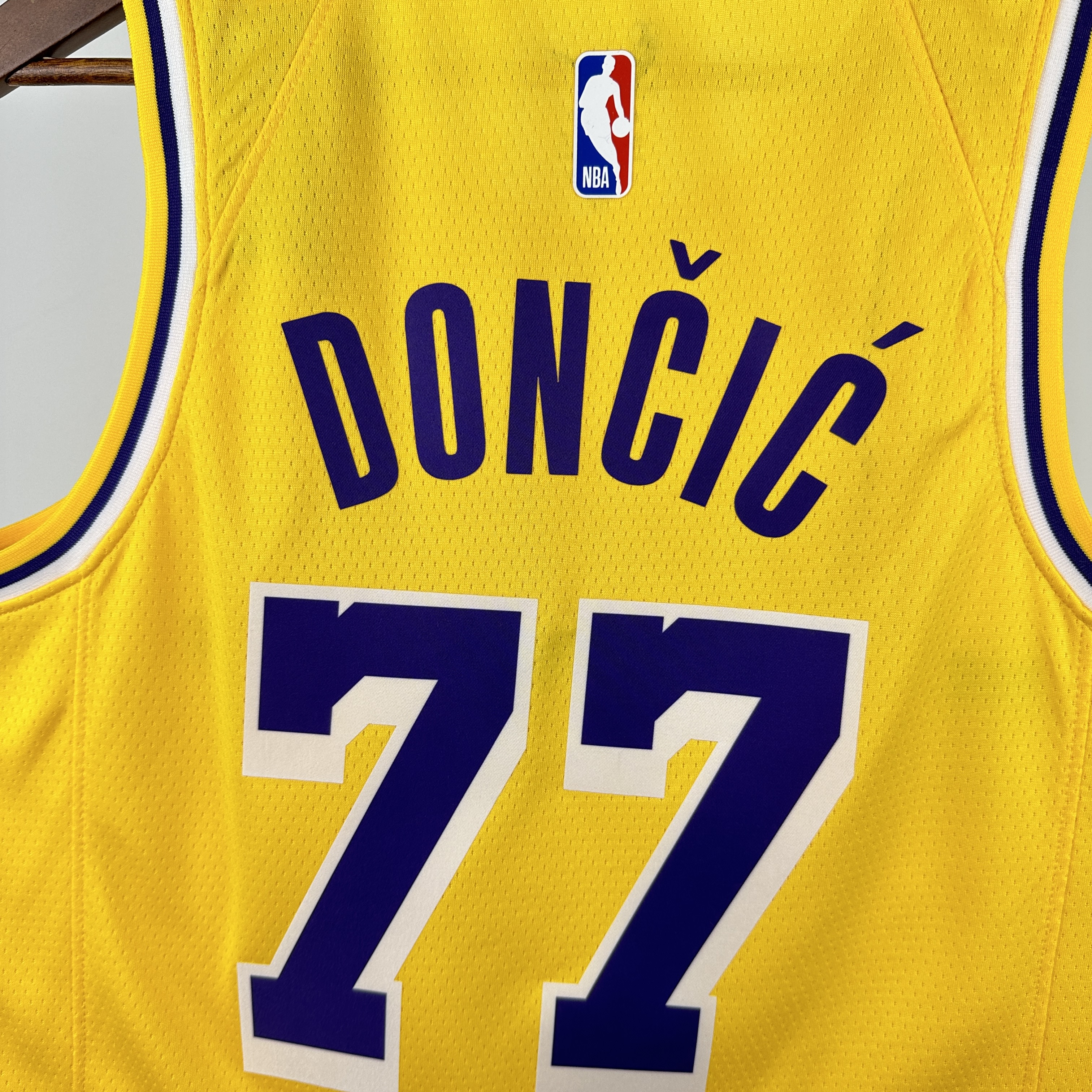 23 Season Lakers Yellow No. 77 Dončić