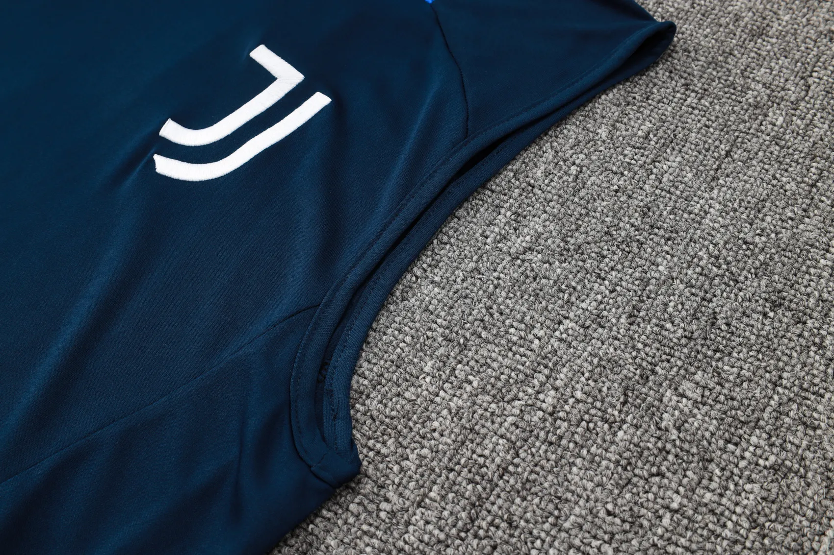 Juventus Sleevesless Training Suit D1168