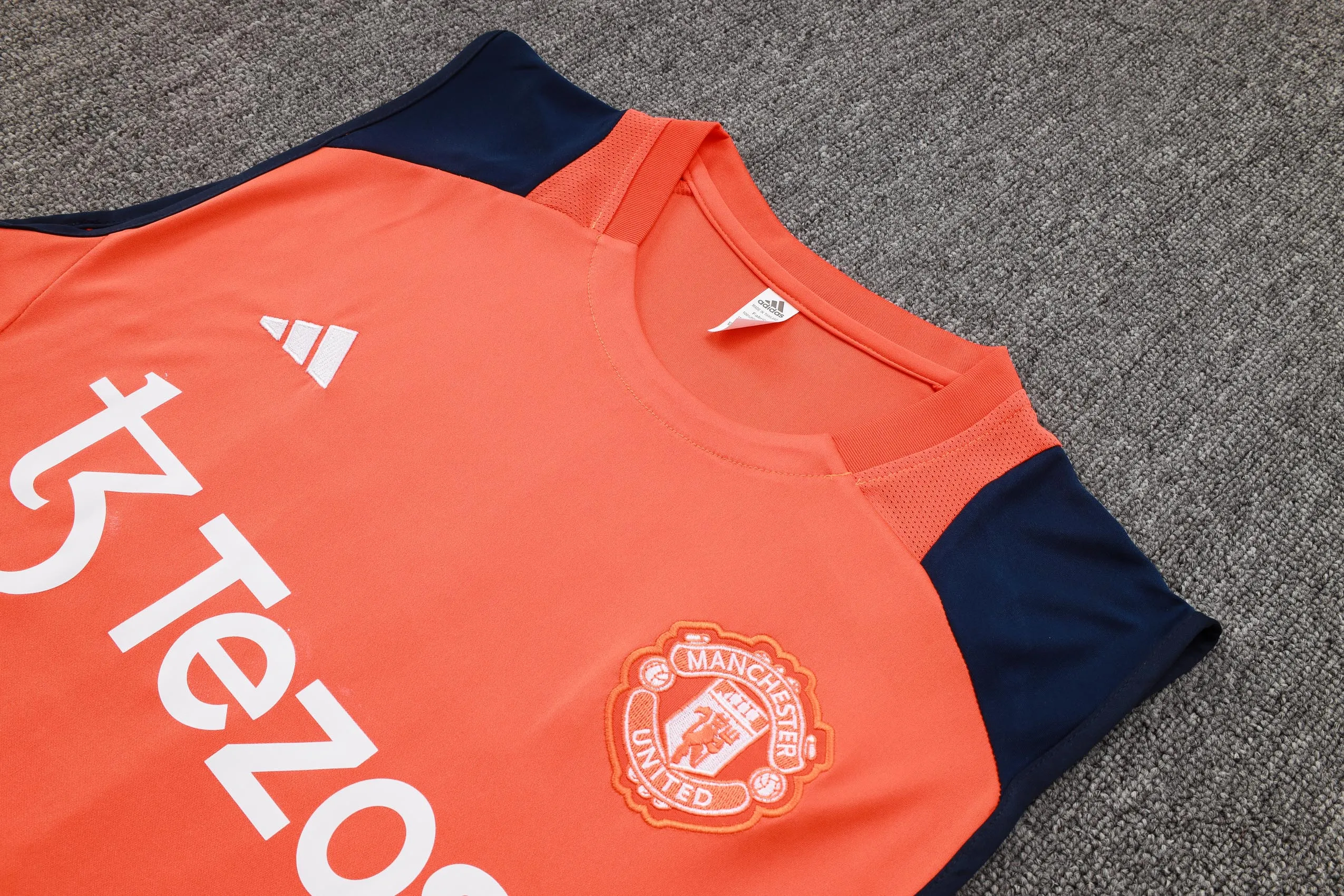 Manchester United  Sleevesless Training Suit D1118