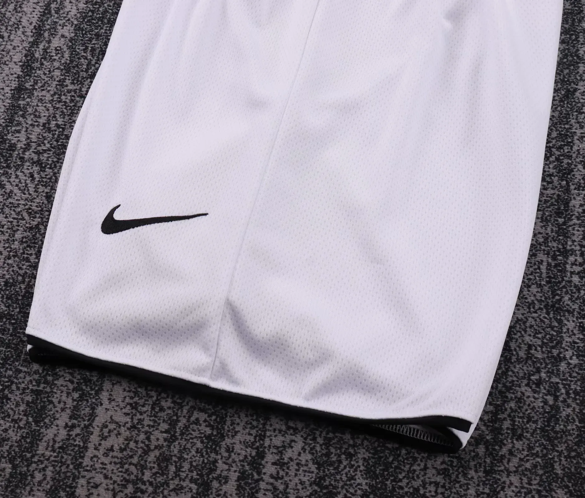 Kids Retro Manchester United 2010/11 Home Kit 16-28