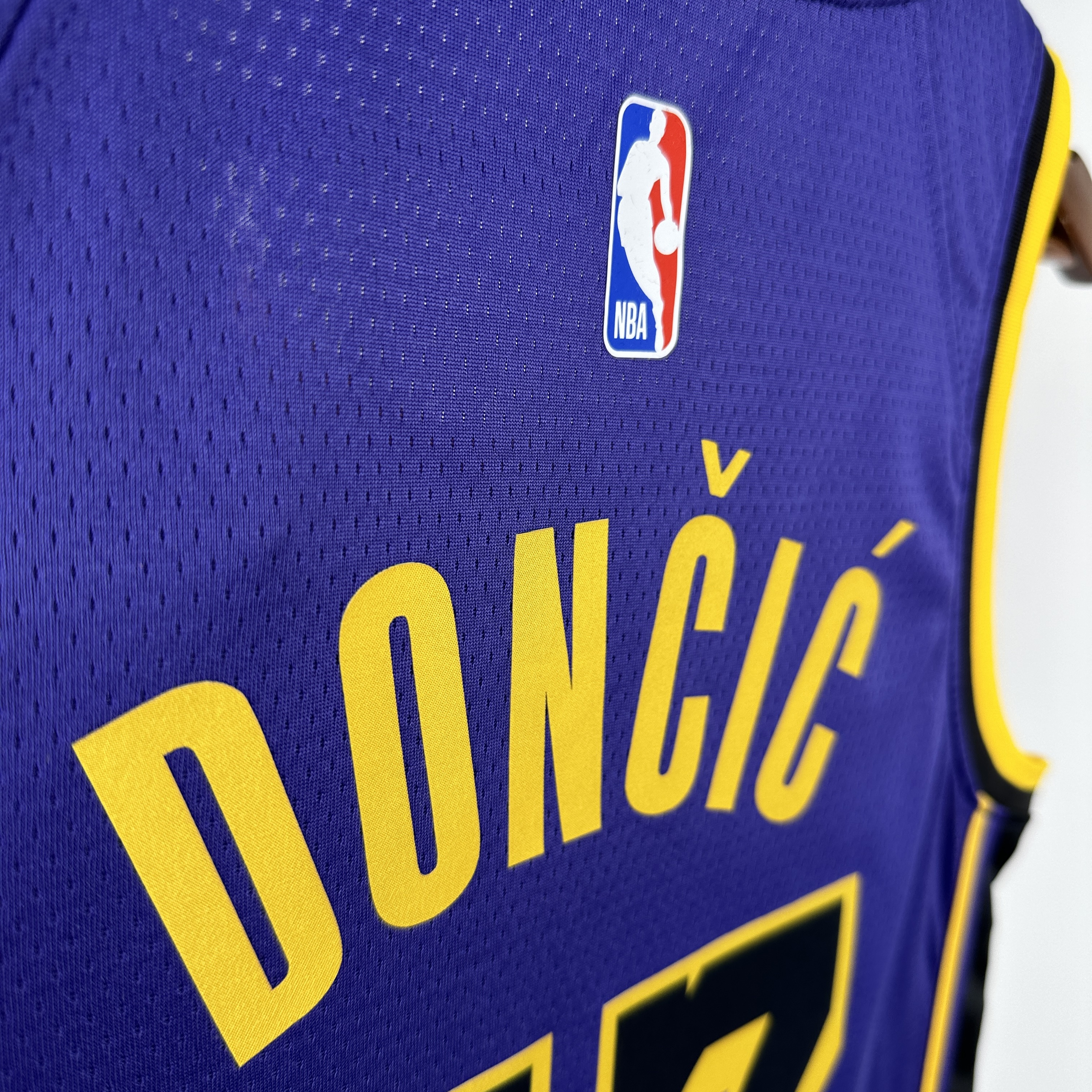 23 Season Lakers Flyer No. 77 Dončić
