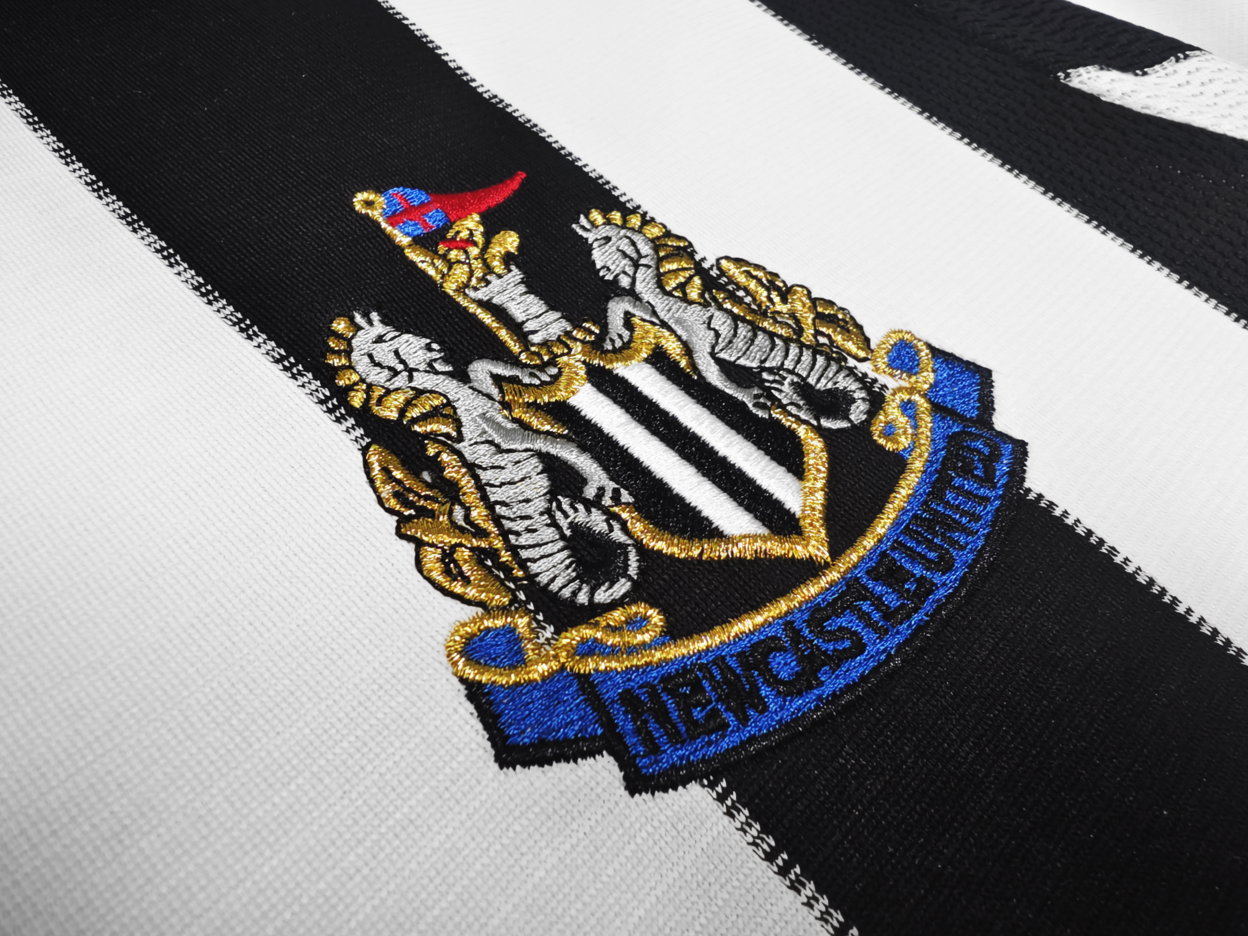 Retro Newcastle 1999/00 Home