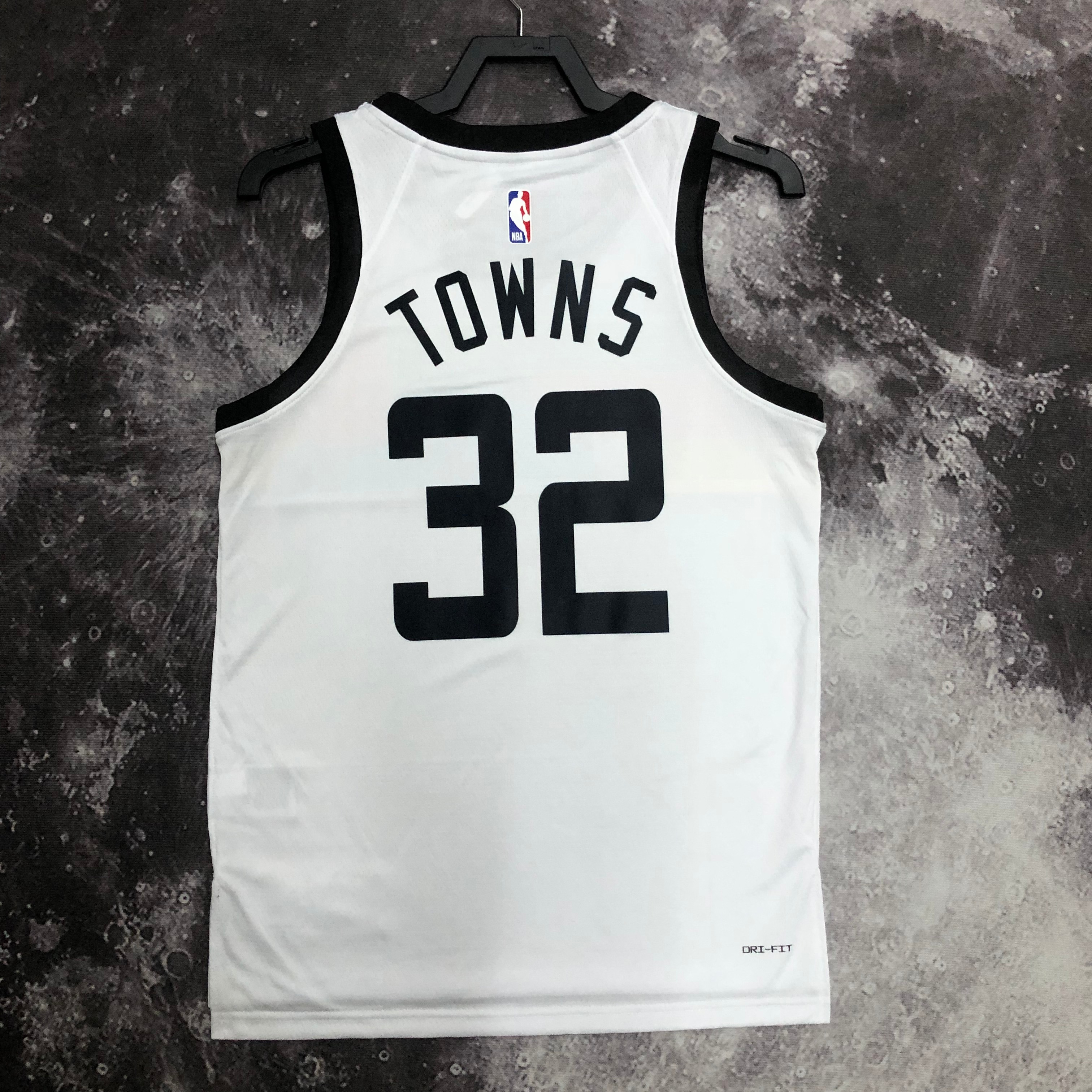 23 SEASON MINNESOTA TIMBERWOLVES CITY VERSION  NO.32 TOWNS