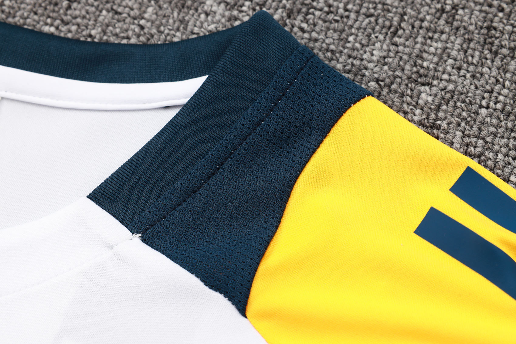 Real Mαdrid 2425 short sleeve white training shirt (with cropped trousers)