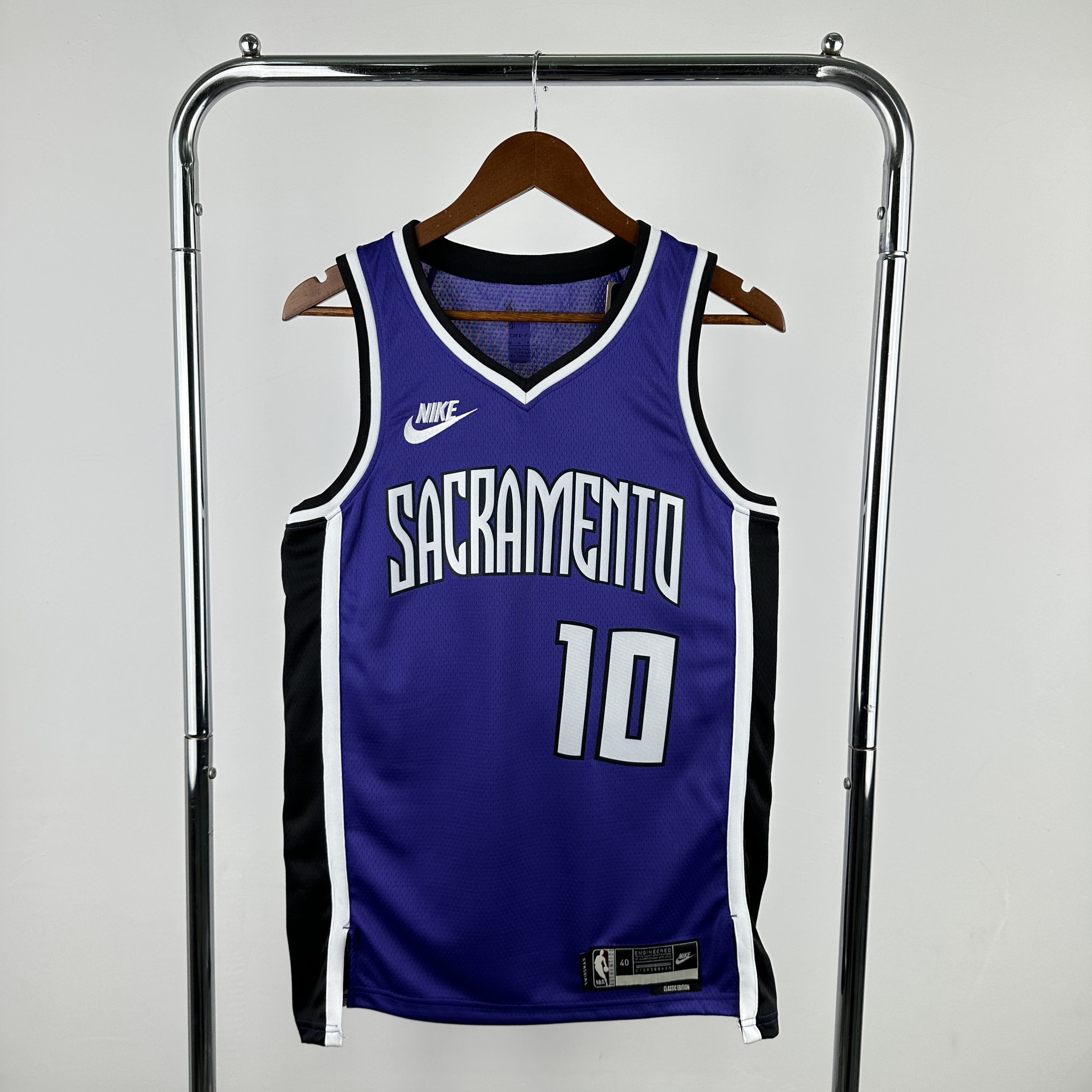 25 SEASON SACRAMENTO KINGS  #10 DeROZAN