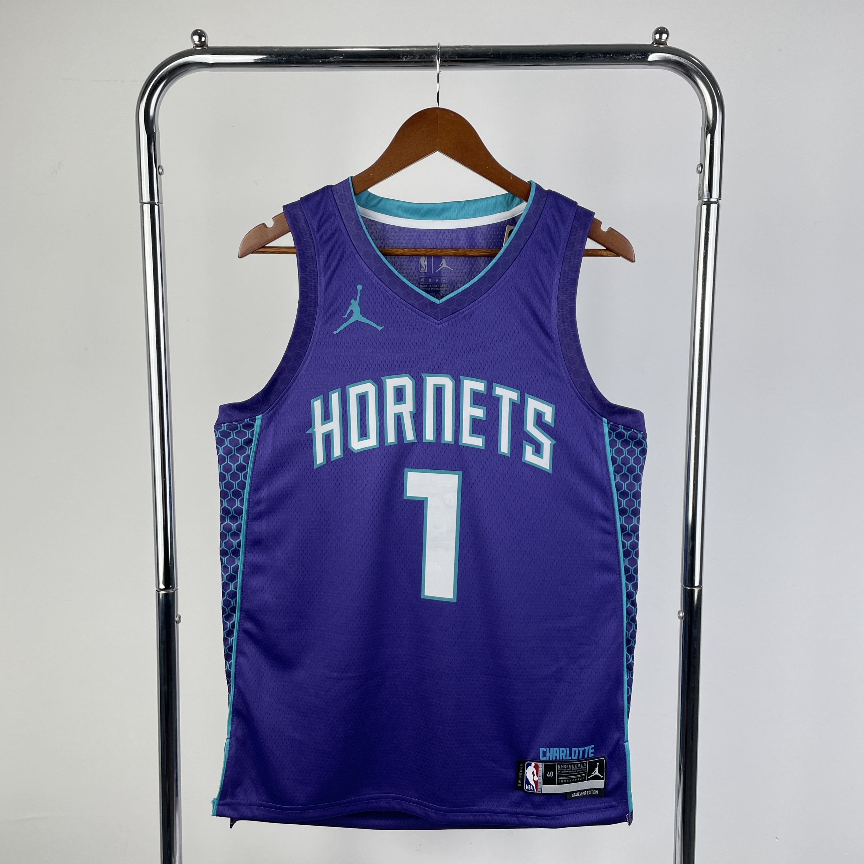 23 Season Hornets Flyer Edition No.1 Ball
