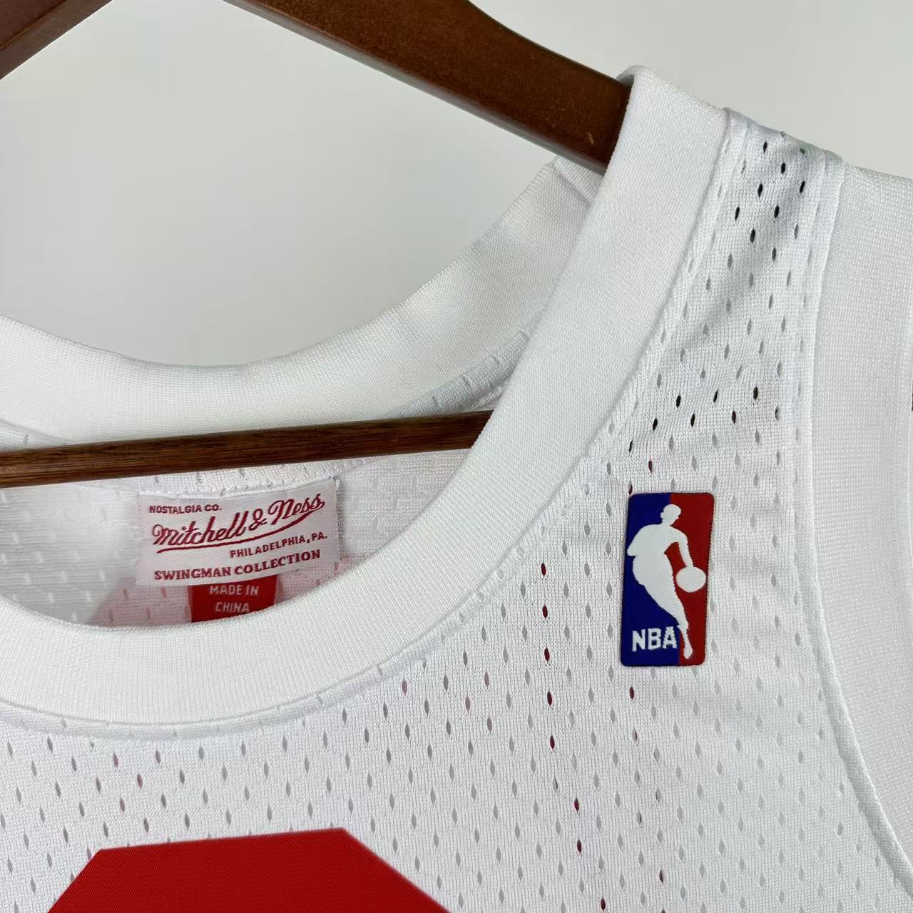 MN Heat Pressed Retro : Philadelphia 76ers 03/04 Season #3