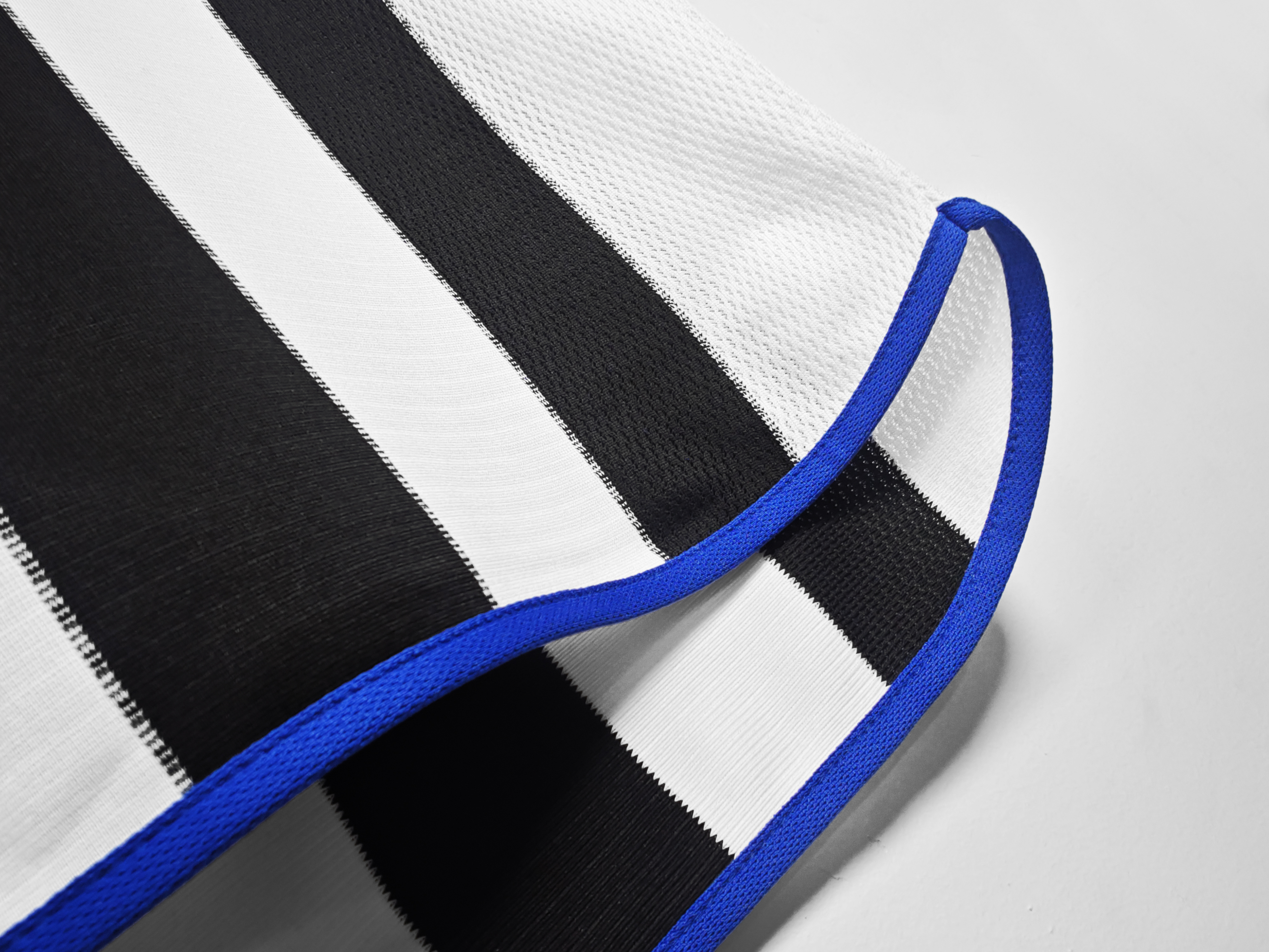 Retro Newcastle 1999/00 Home