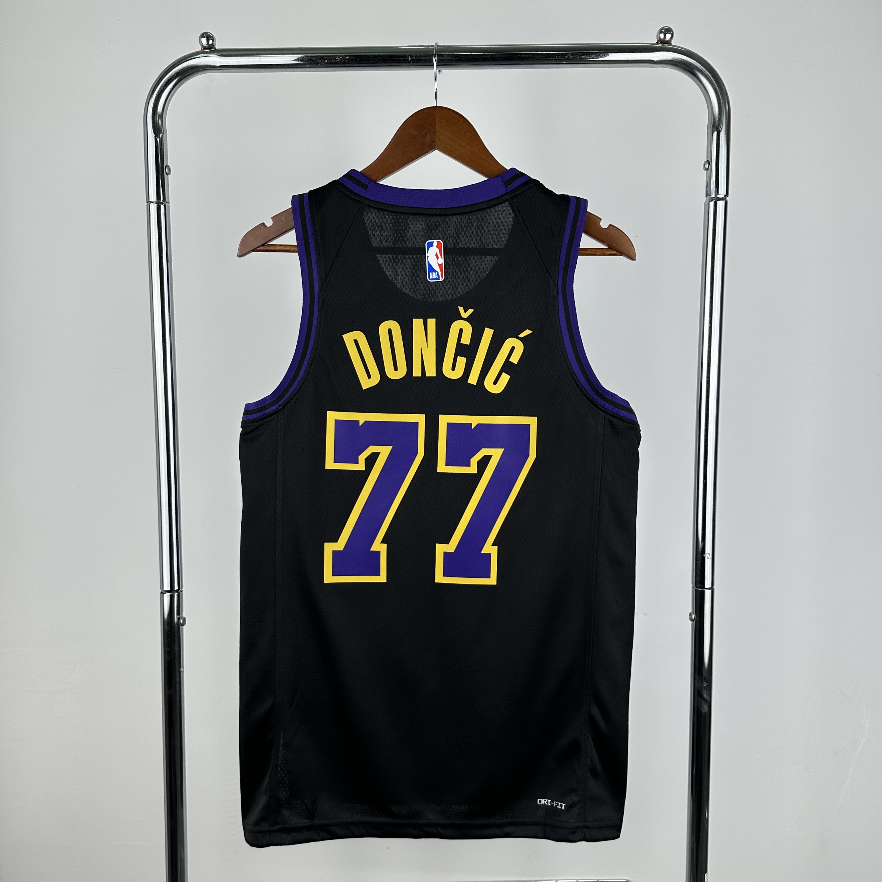 24 Season Lakers City Edition No.77 Dončić