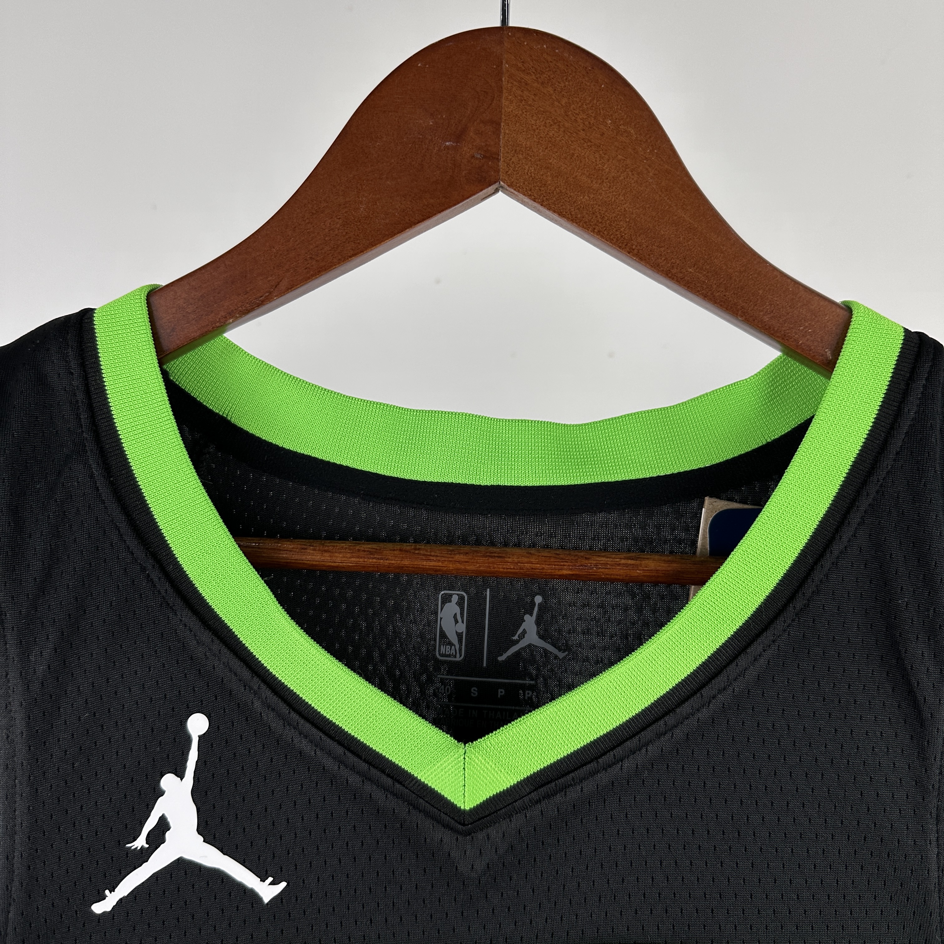 23 SEASON MINNESOTA TIMBERWOLVES FLYER  NO.5 EDWARDS