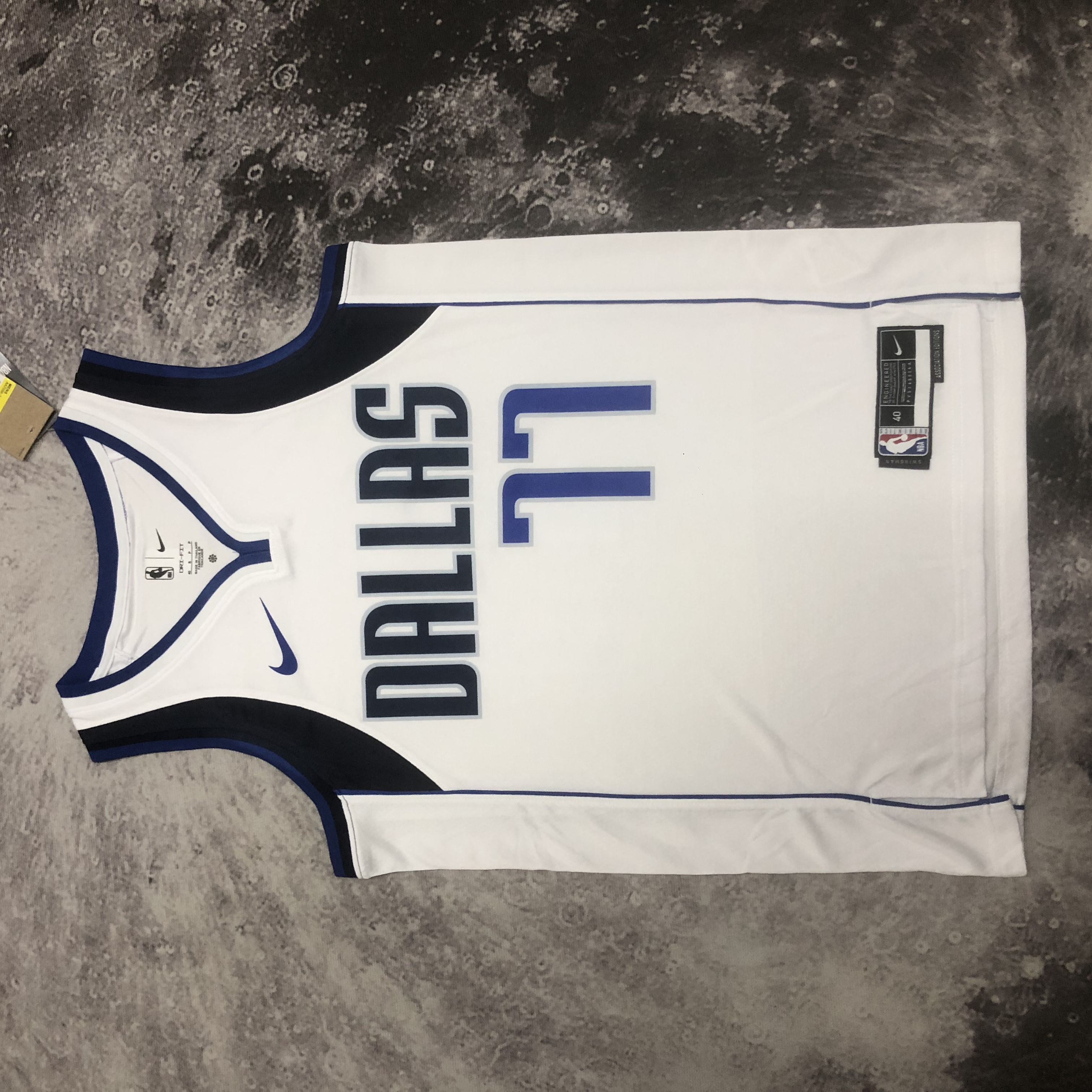 23 Season Mavericks White No. 77 Dončić