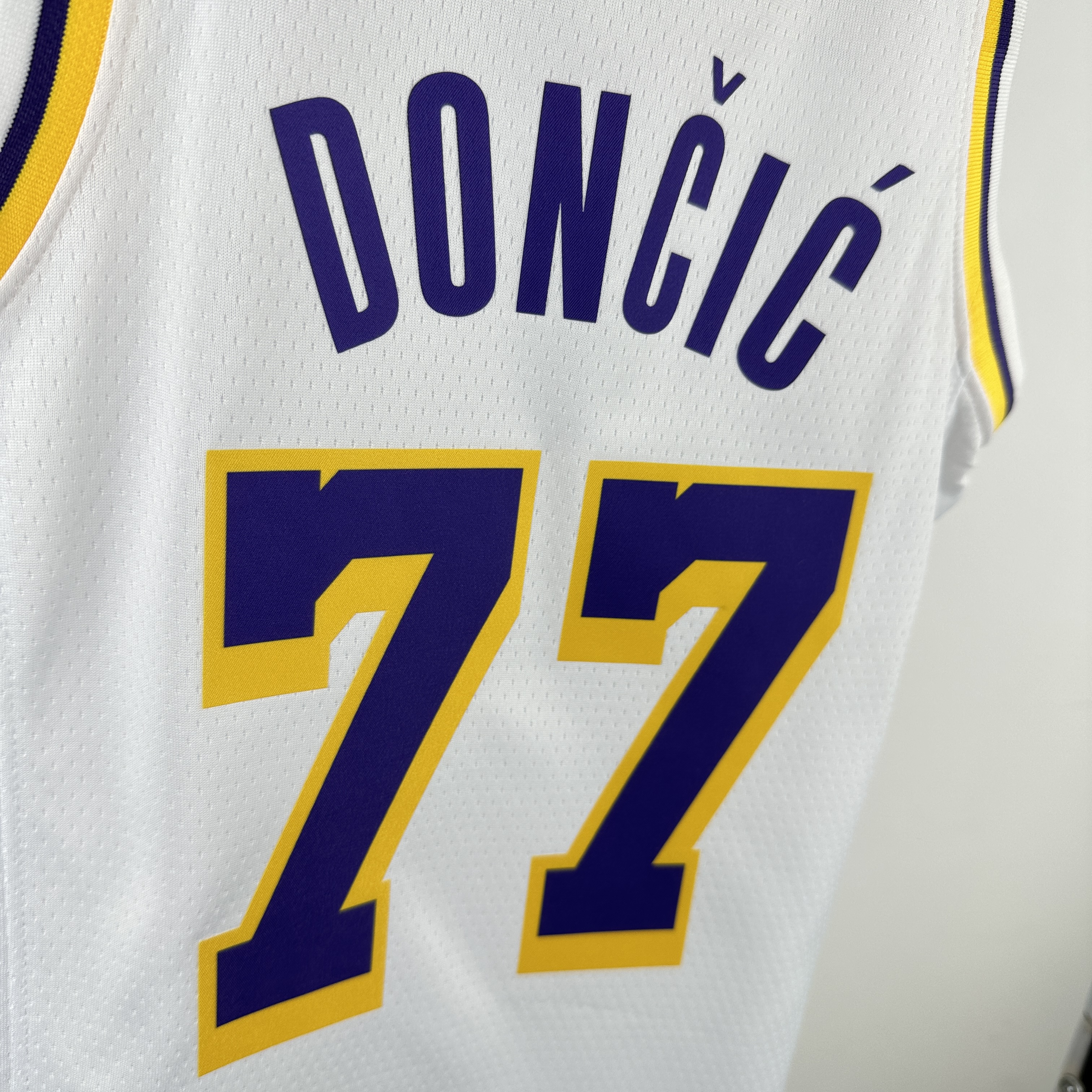 Kids Lakers White No.77 Dončić
