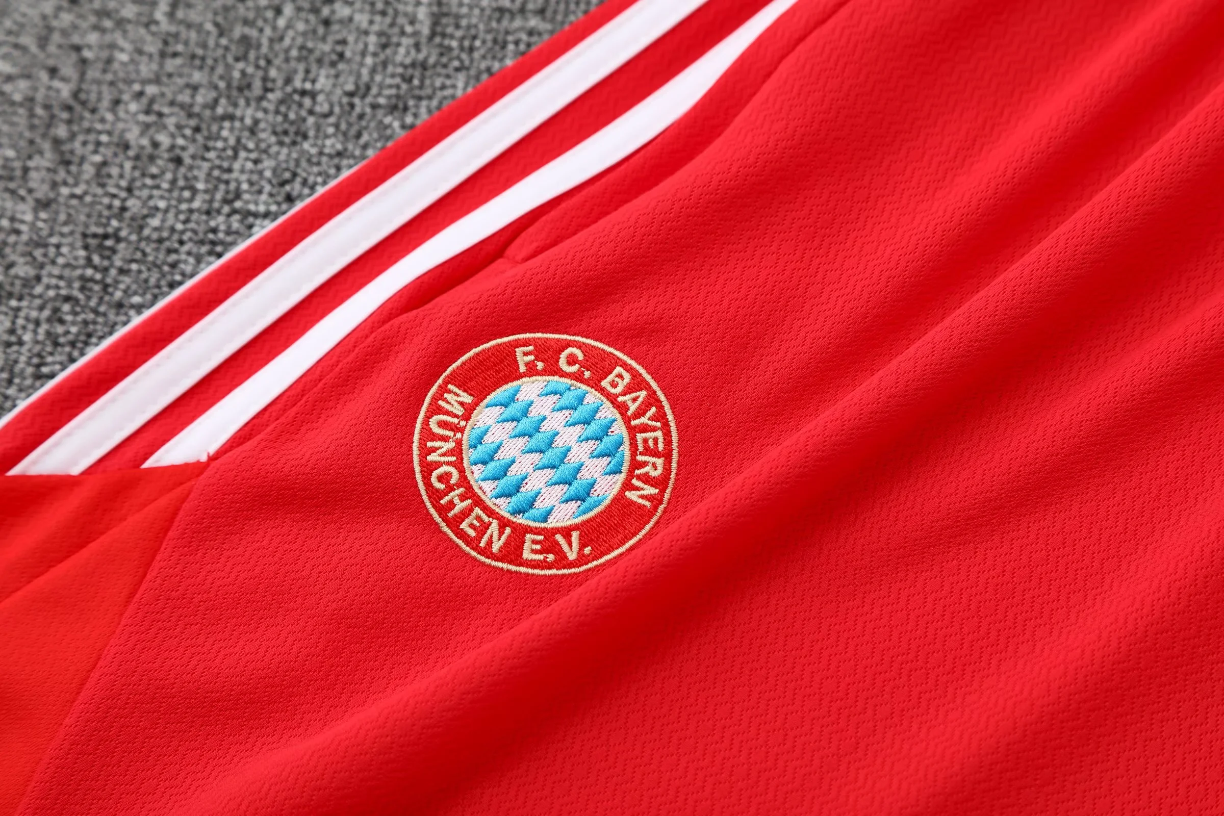 Bayern München 25/26 Short Sleeves Training suit Red