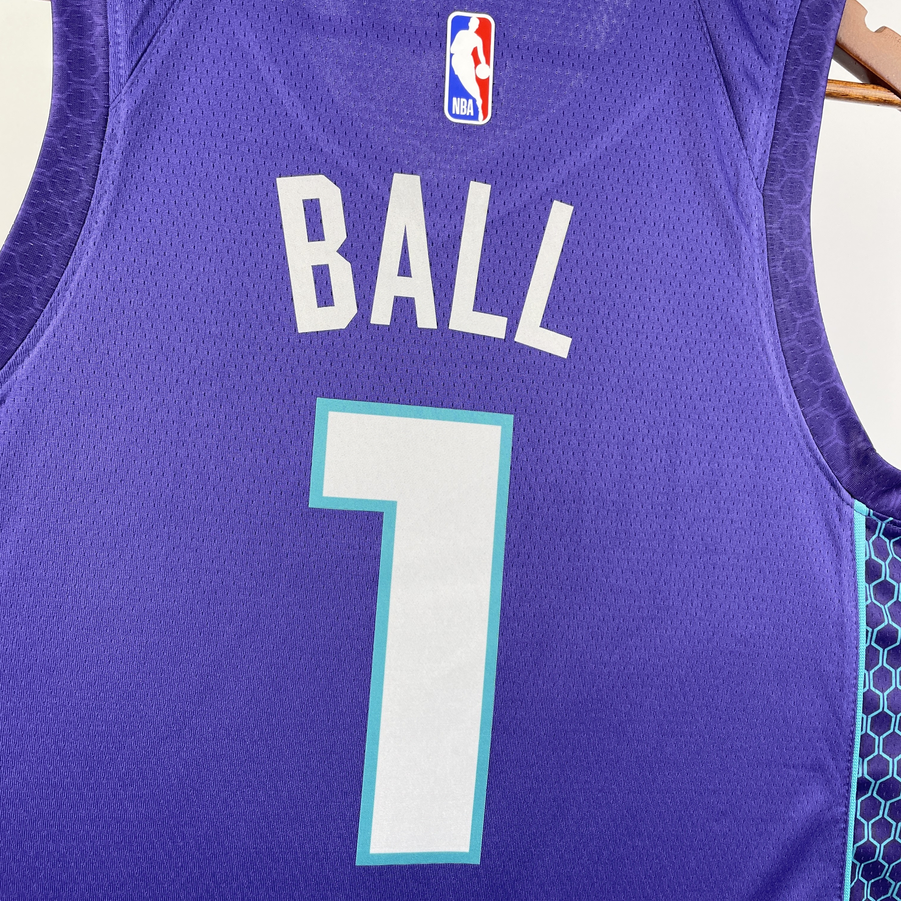 23 Season Hornets Flyer Edition No.1 Ball