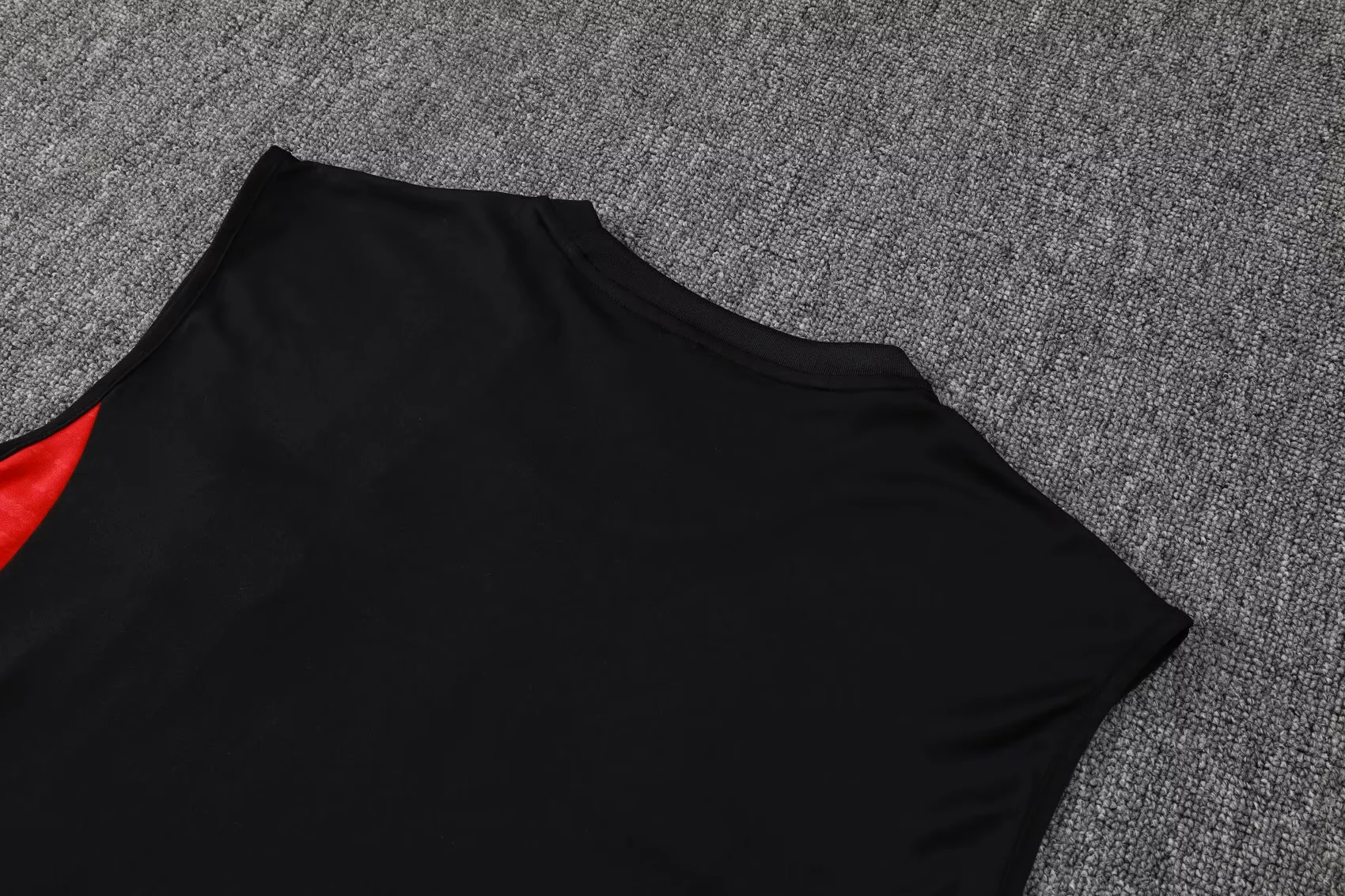 2526 Bayern Sleevesless Training Suit D2557