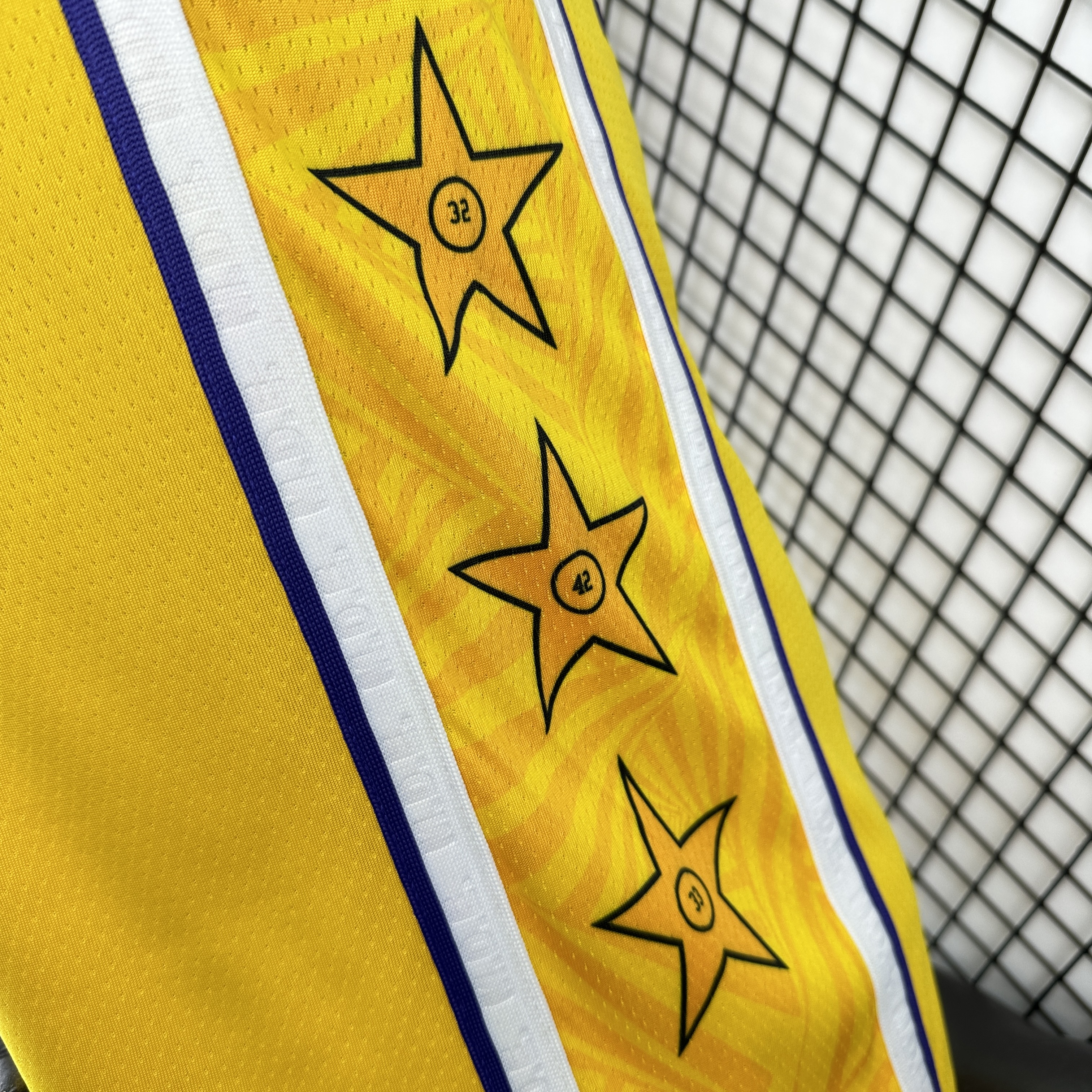 Lakers V-neck Star No.77 Dončić