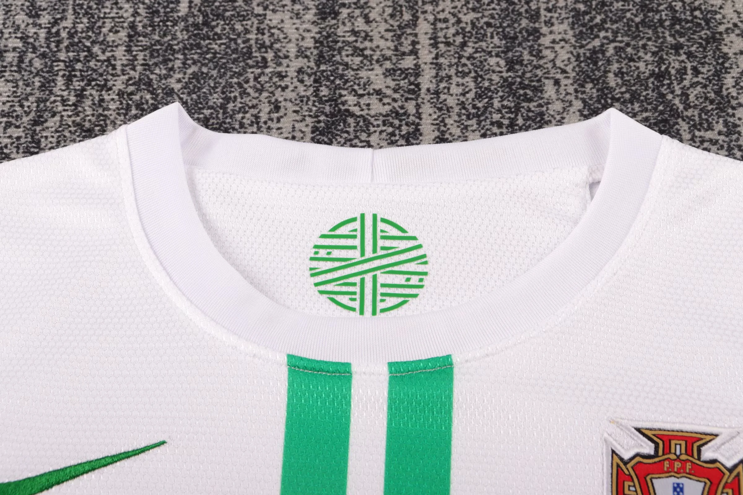 Kids Retro Kit Portugal 2012 Away