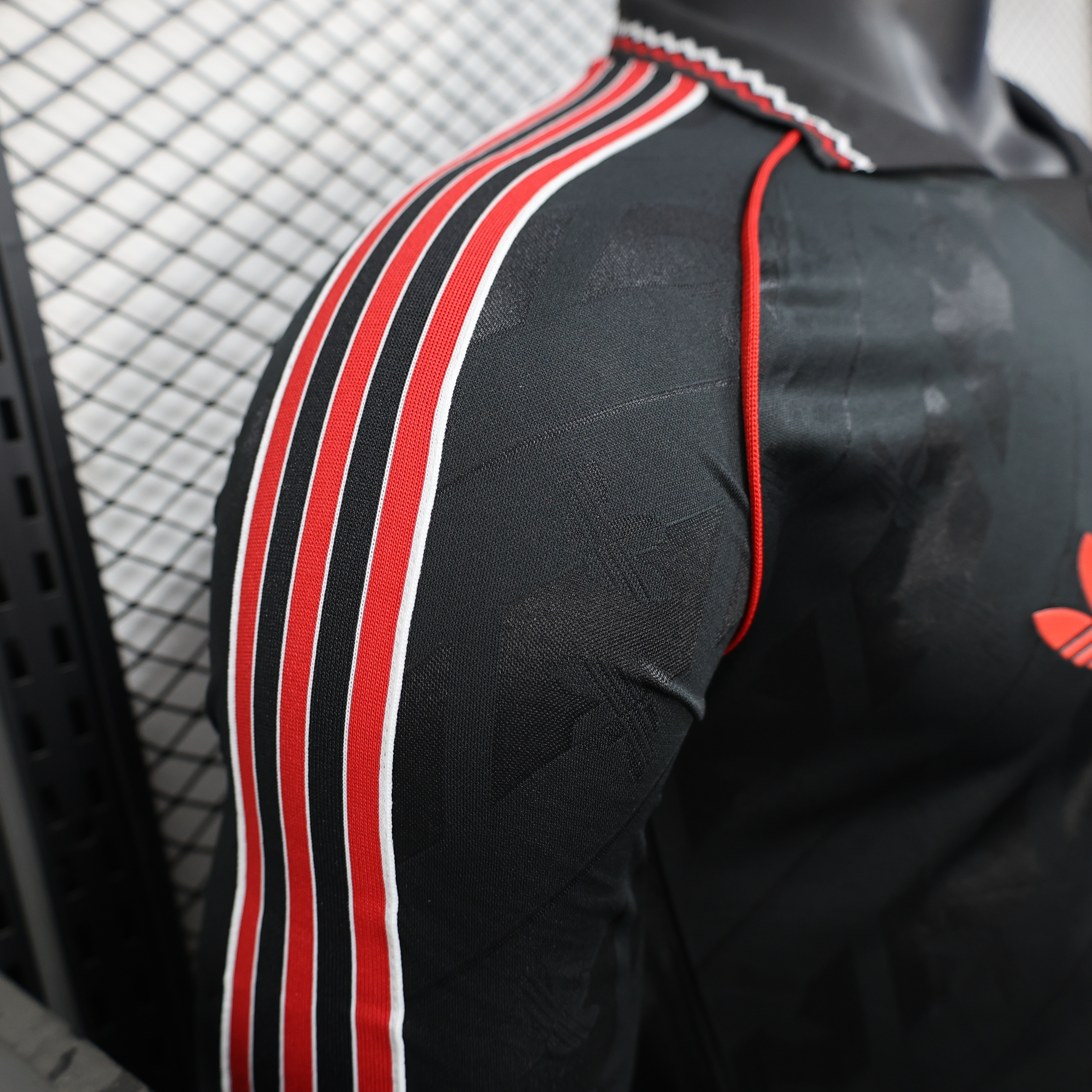 Retro Manchester United Black Long Sleeves S-XXL