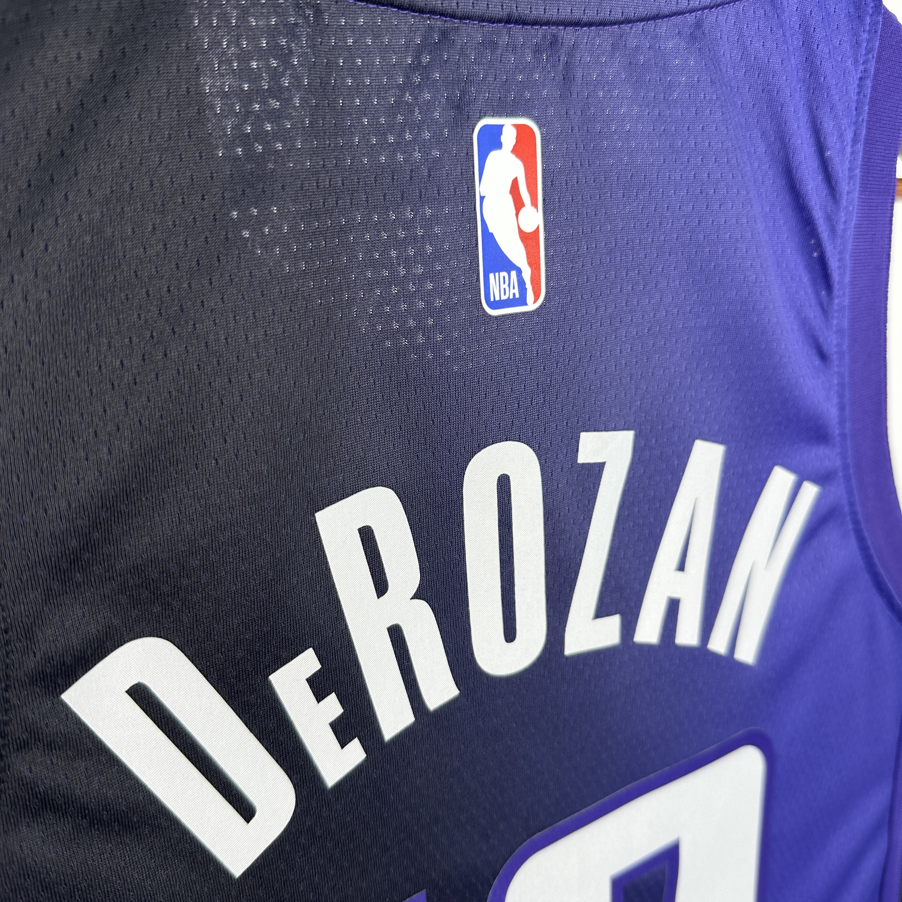 24 SEASON SACRAMENTO KINGS FLYER  #10 DeROZAN