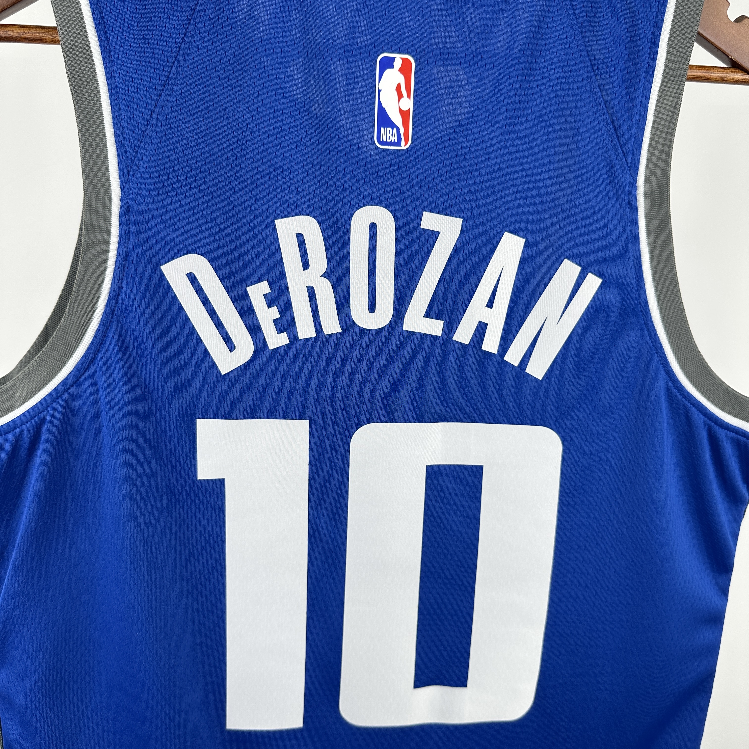 24 SEASON SACRAMENTO KINGS CITY  #10 DeROZAN