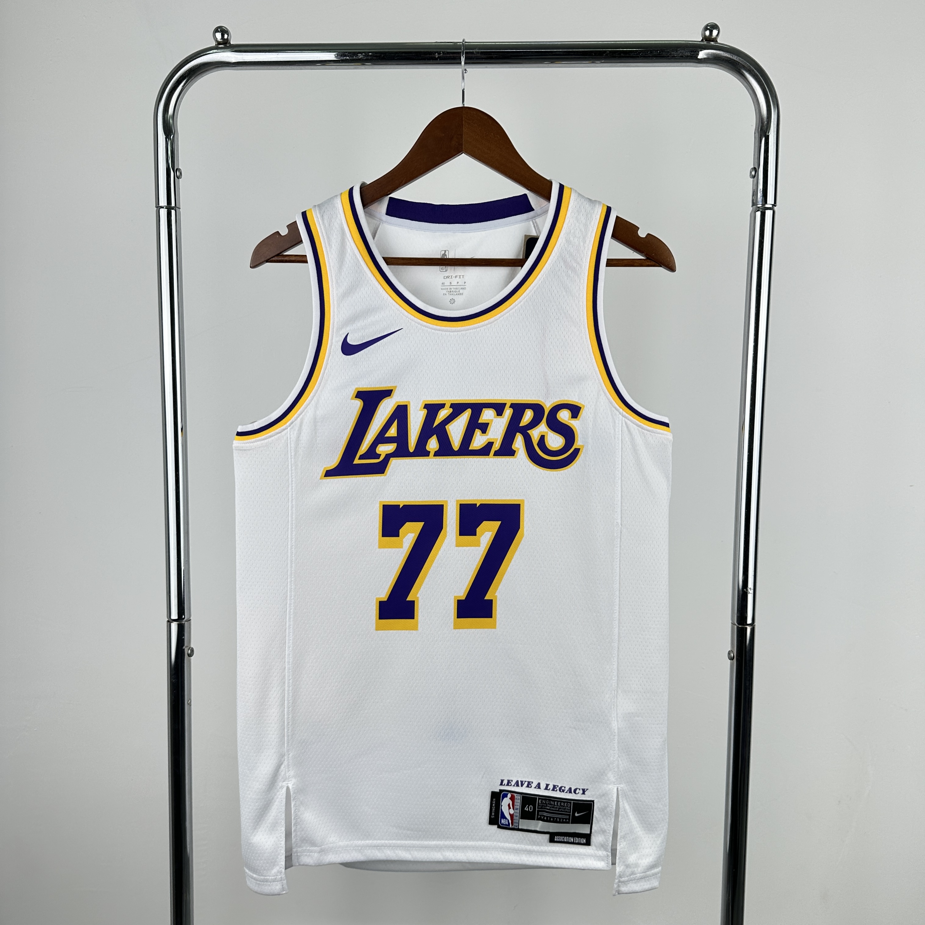 23 Season Lakers White No. 77 Dončić