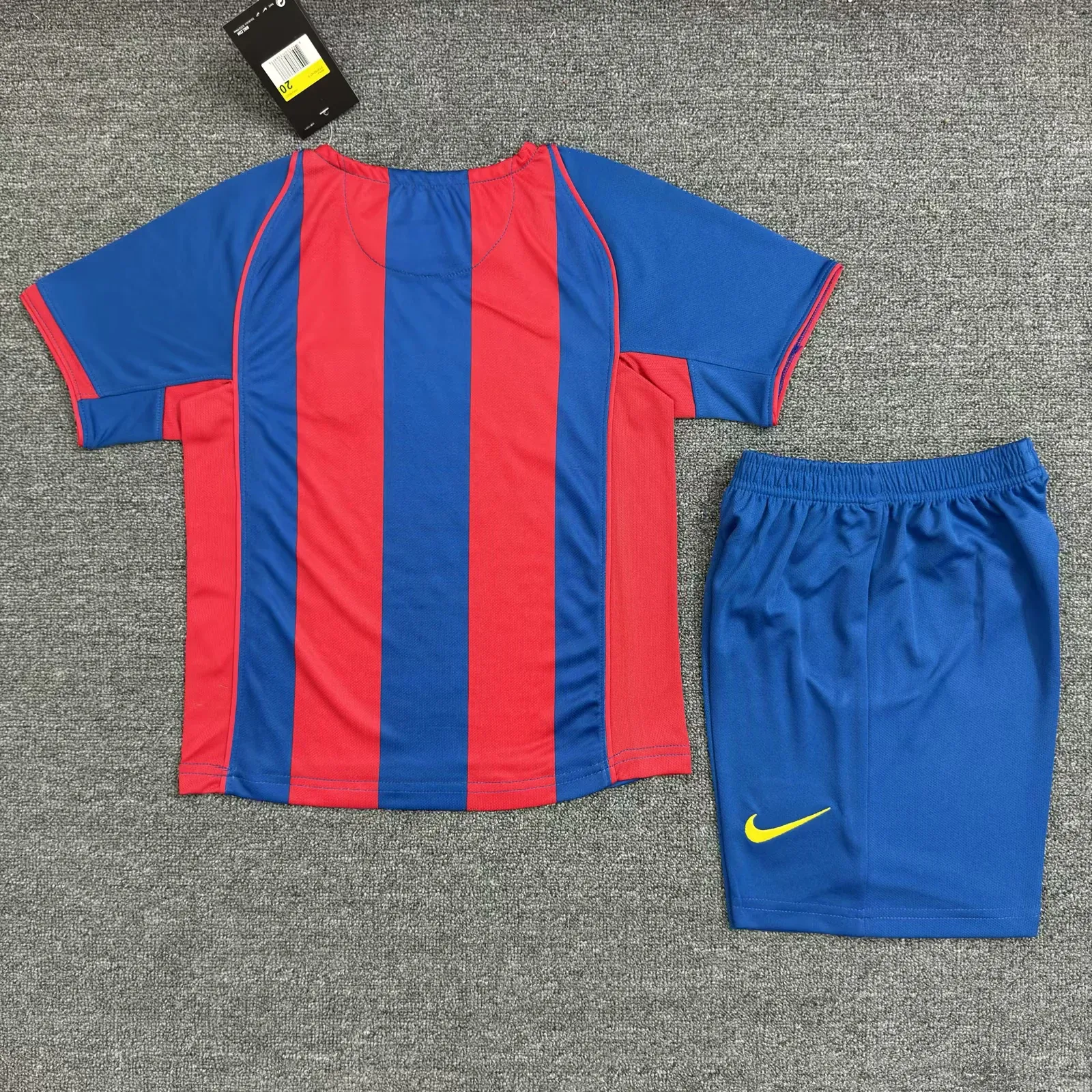Kids Retro 04/05 Barcelona Home Kit 16-28