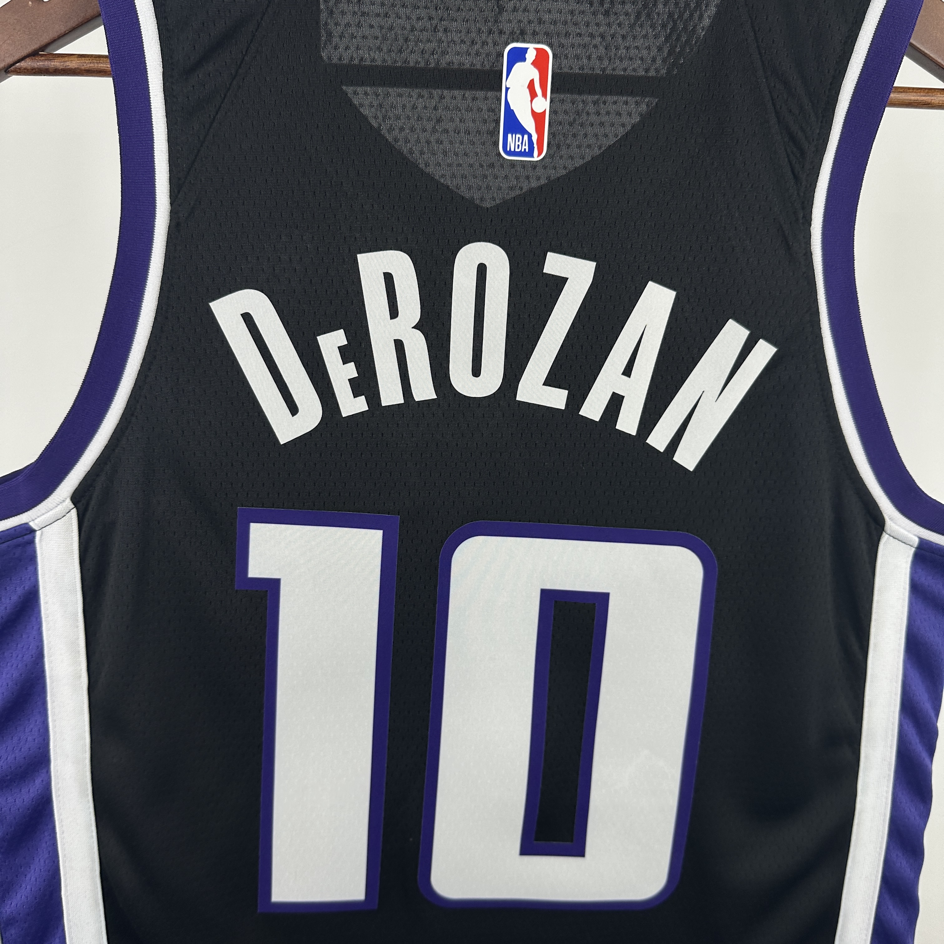 24 SEASON SACRAMENTO KINGS Away  #10 DeROZAN