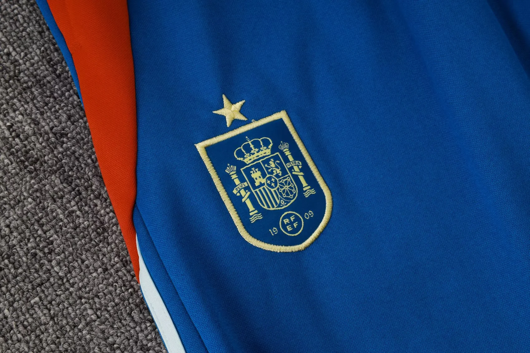 Adult/ Kid Half-zipper Hooded Spain Training Suit