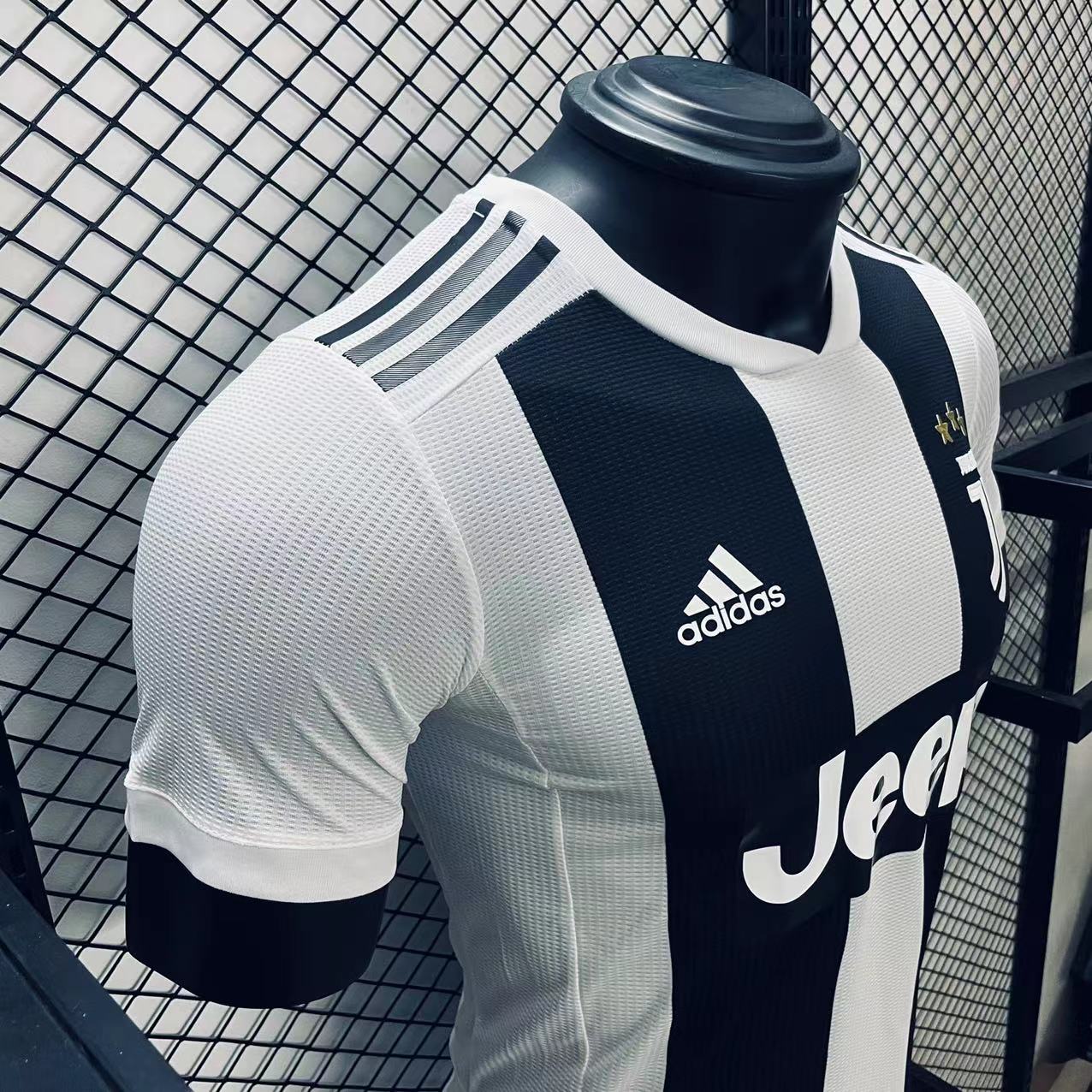 Player Version  Juventus 18/19 Home