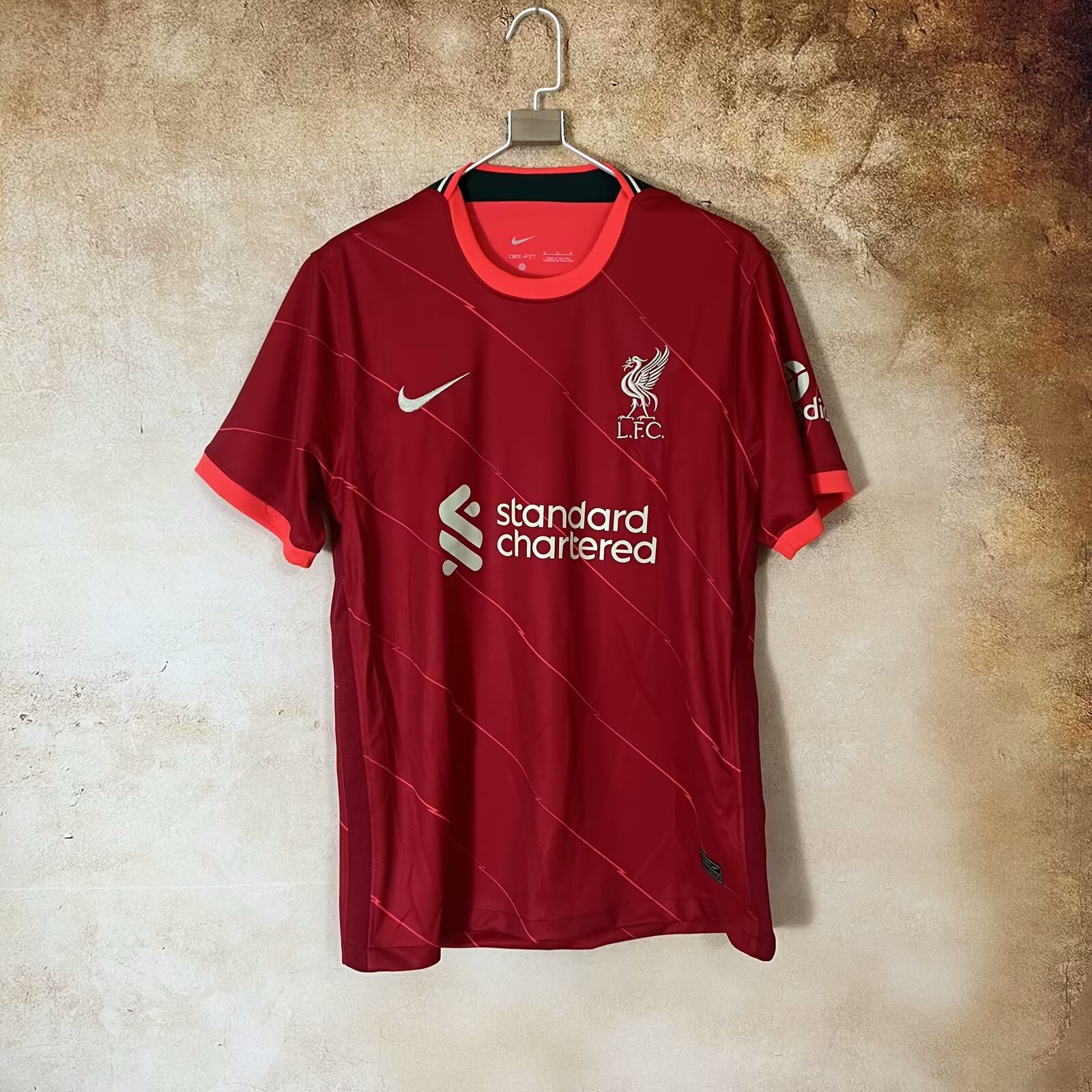 Retro LVP 2021-22 Home