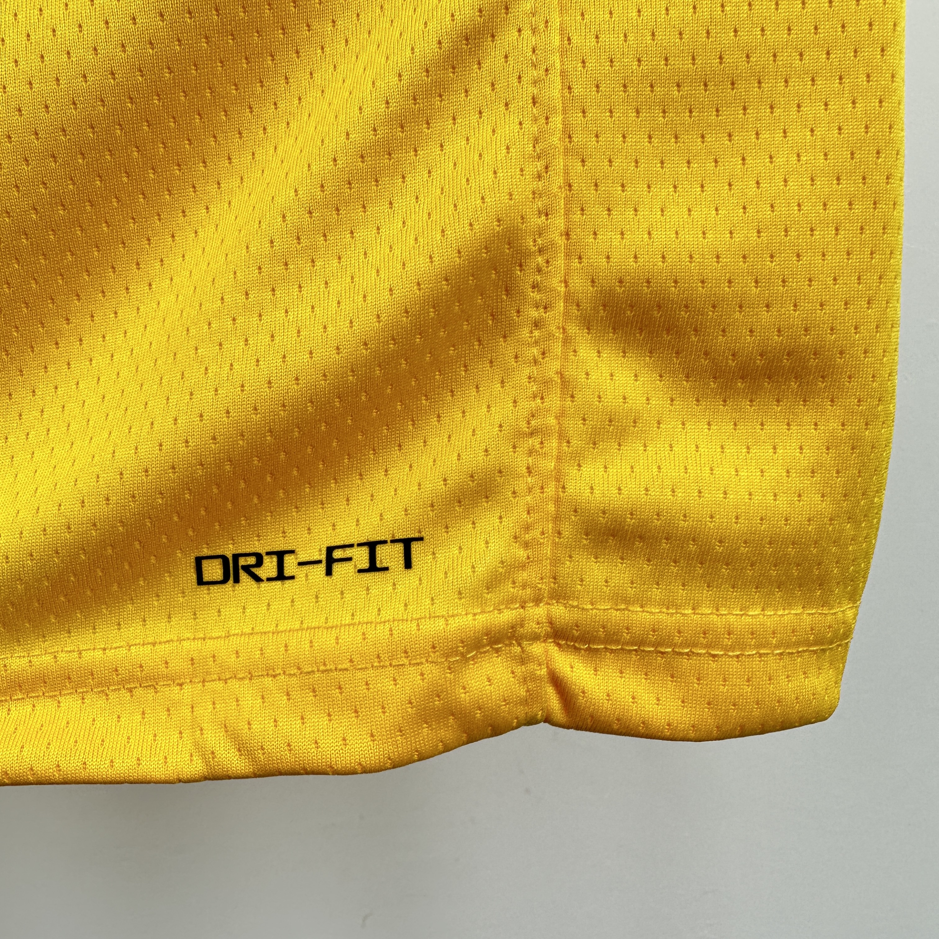 23 Season Lakers Yellow No. 77 Dončić