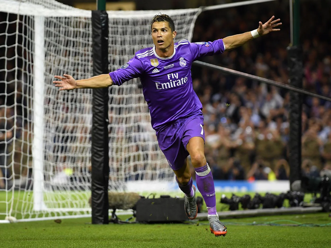 Retro  Real Mαdrid 2016/17 Away Purple