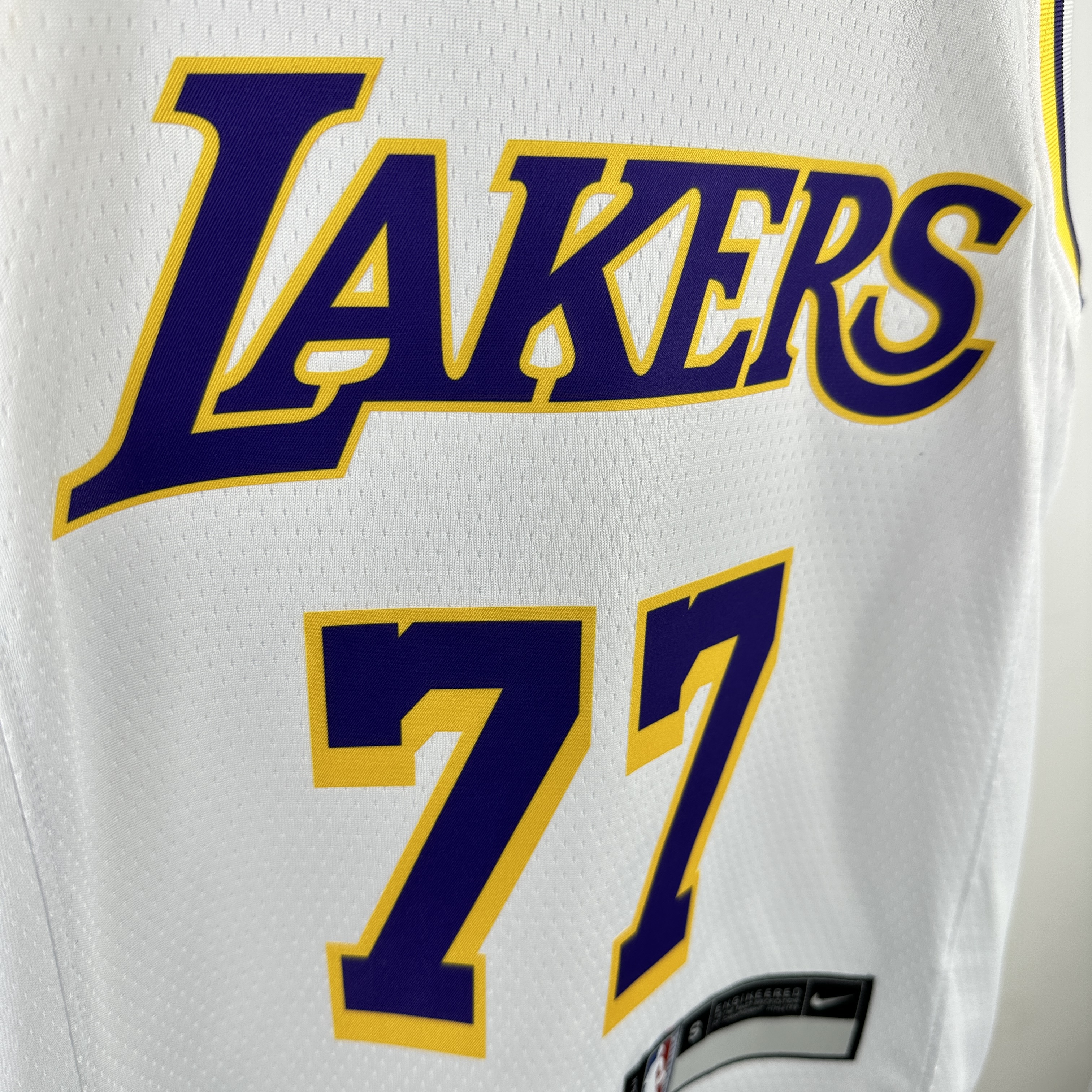 Kids Lakers White No.77 Dončić