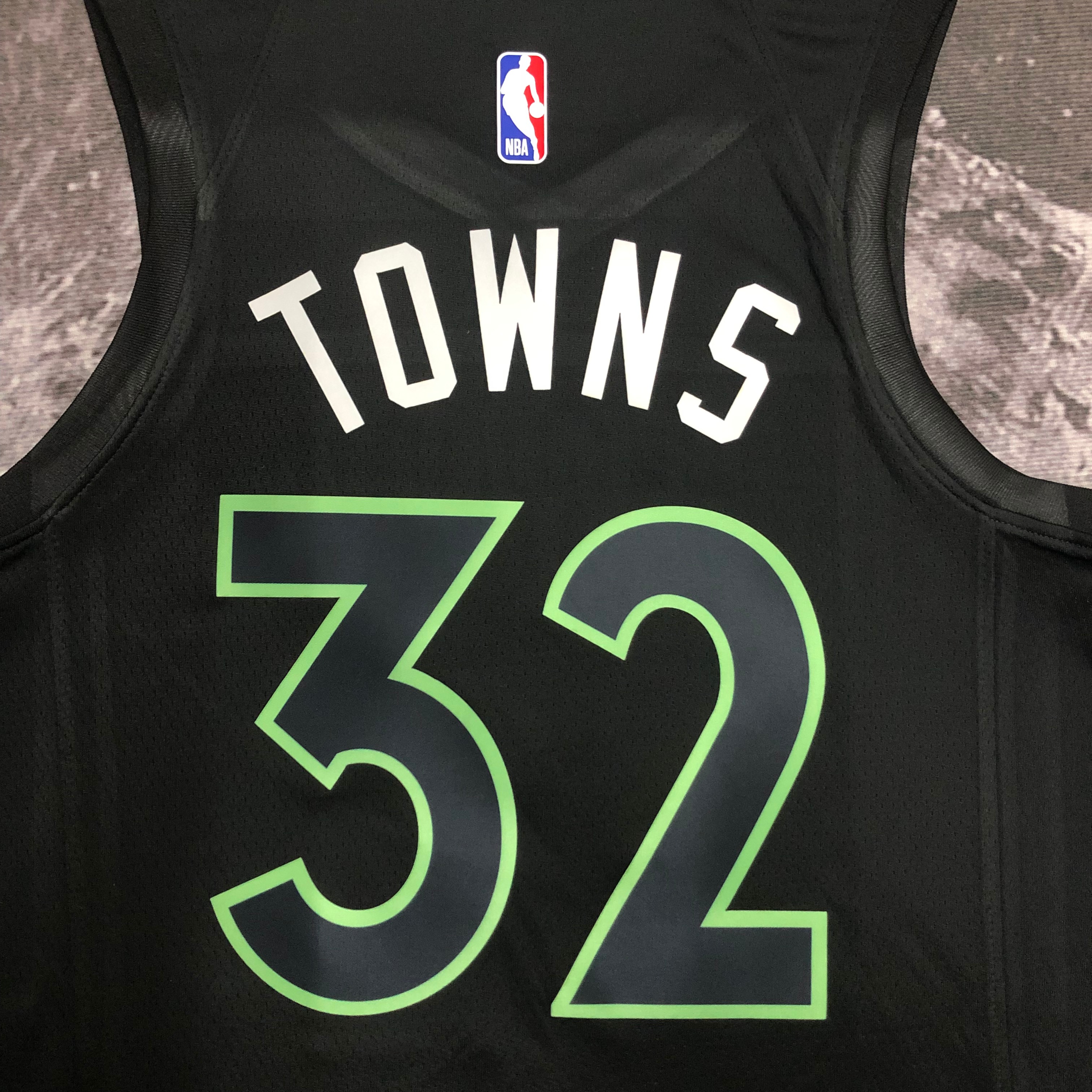 23 SEASON MINNESOTA TIMBERWOLVES FLYER  NO.32 TOWNS