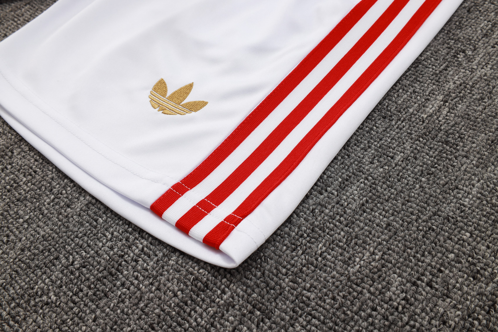 Bayern Sleeveless training suit D2536