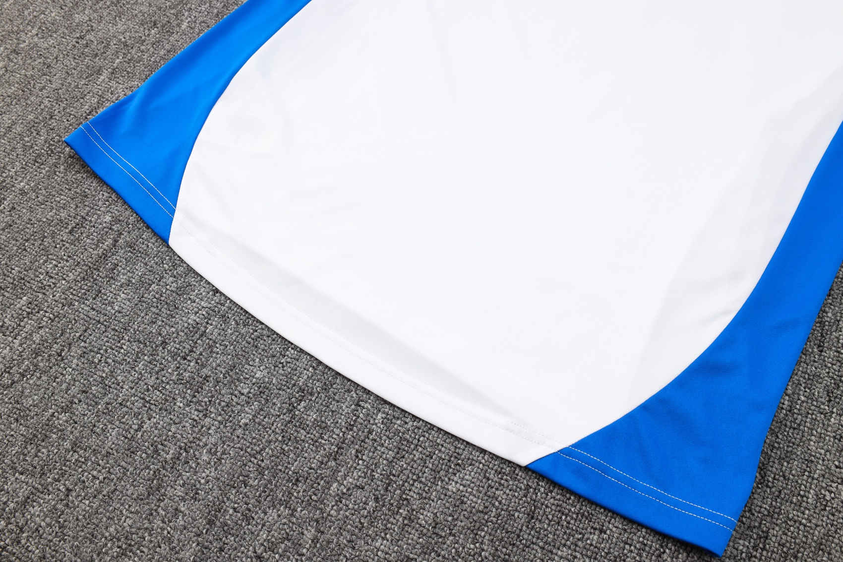 Italy 2425 short sleeve white (with cropped trousers) Traing Suit