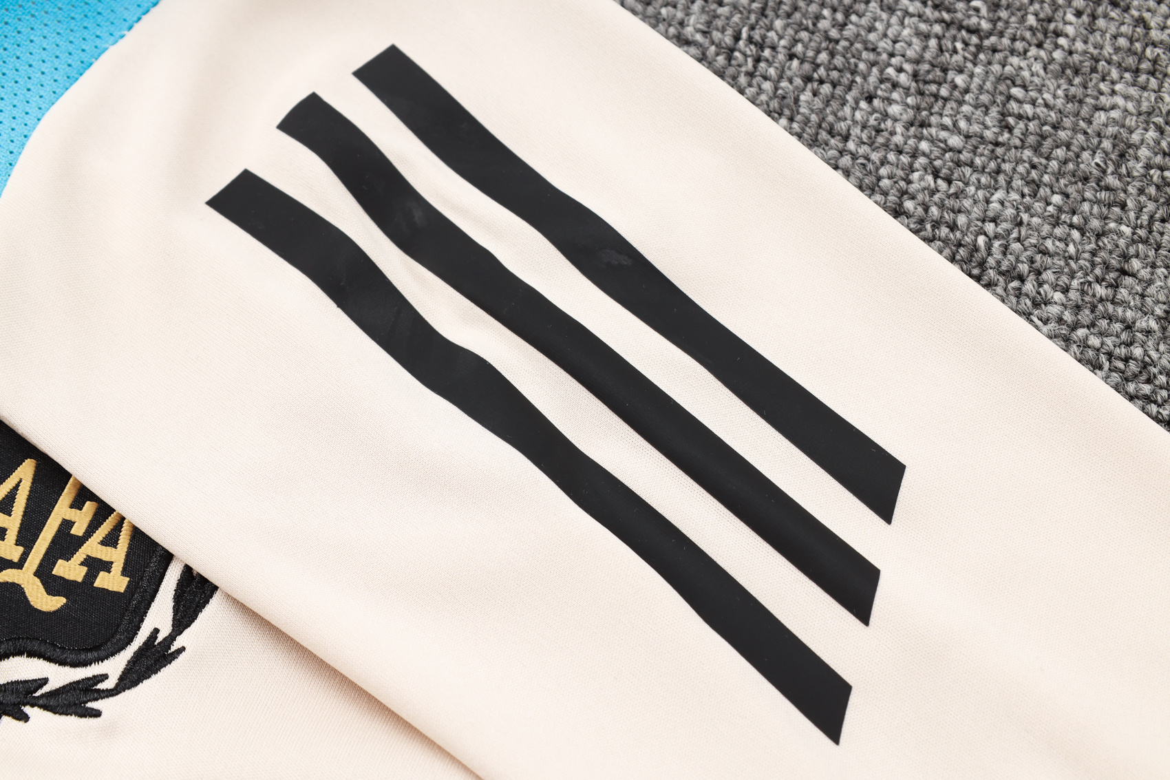 Argentina 2425 short-sleeved Argentine beige (with cropped trousers)