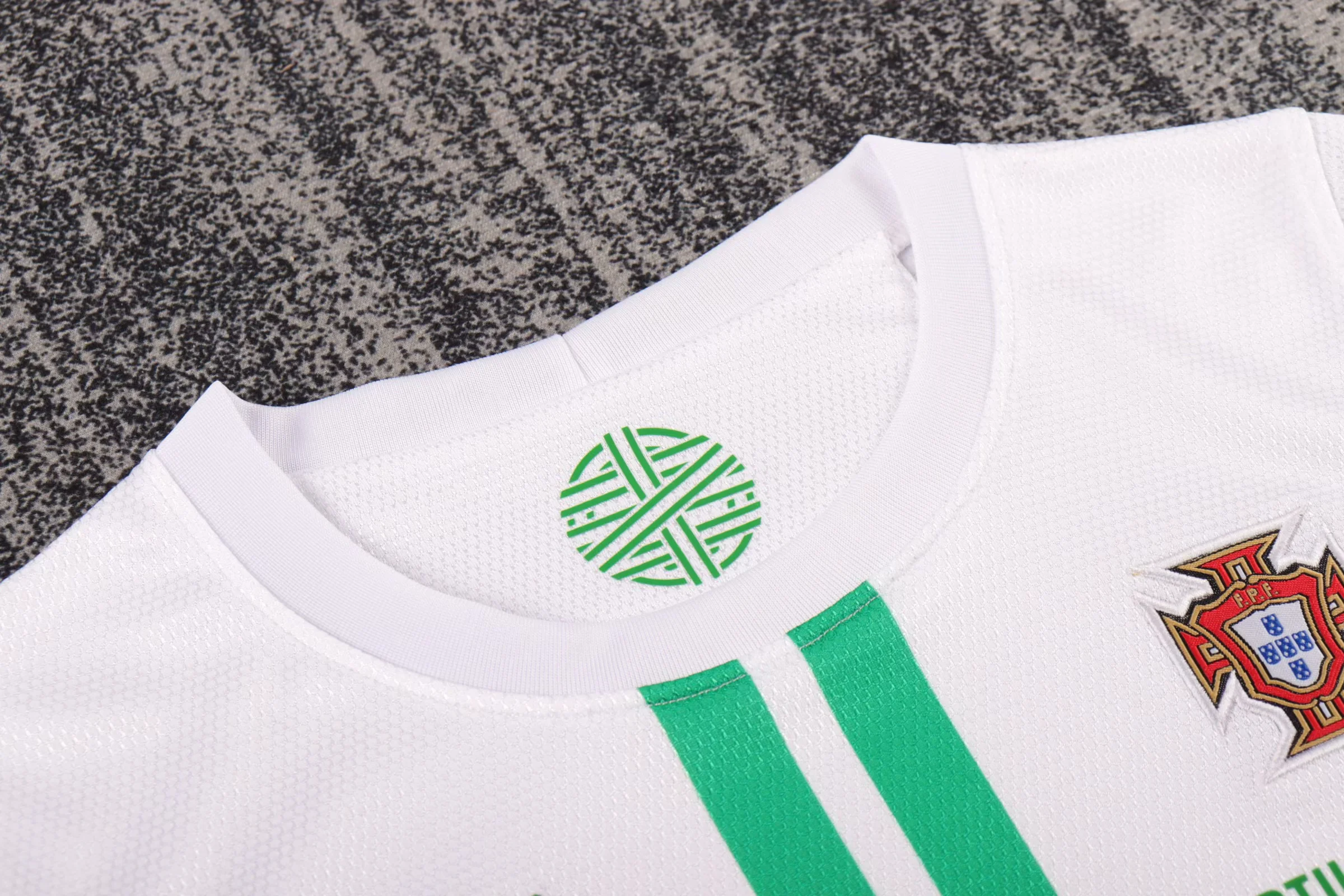 Kids Retro Kit Portugal 2012 Away