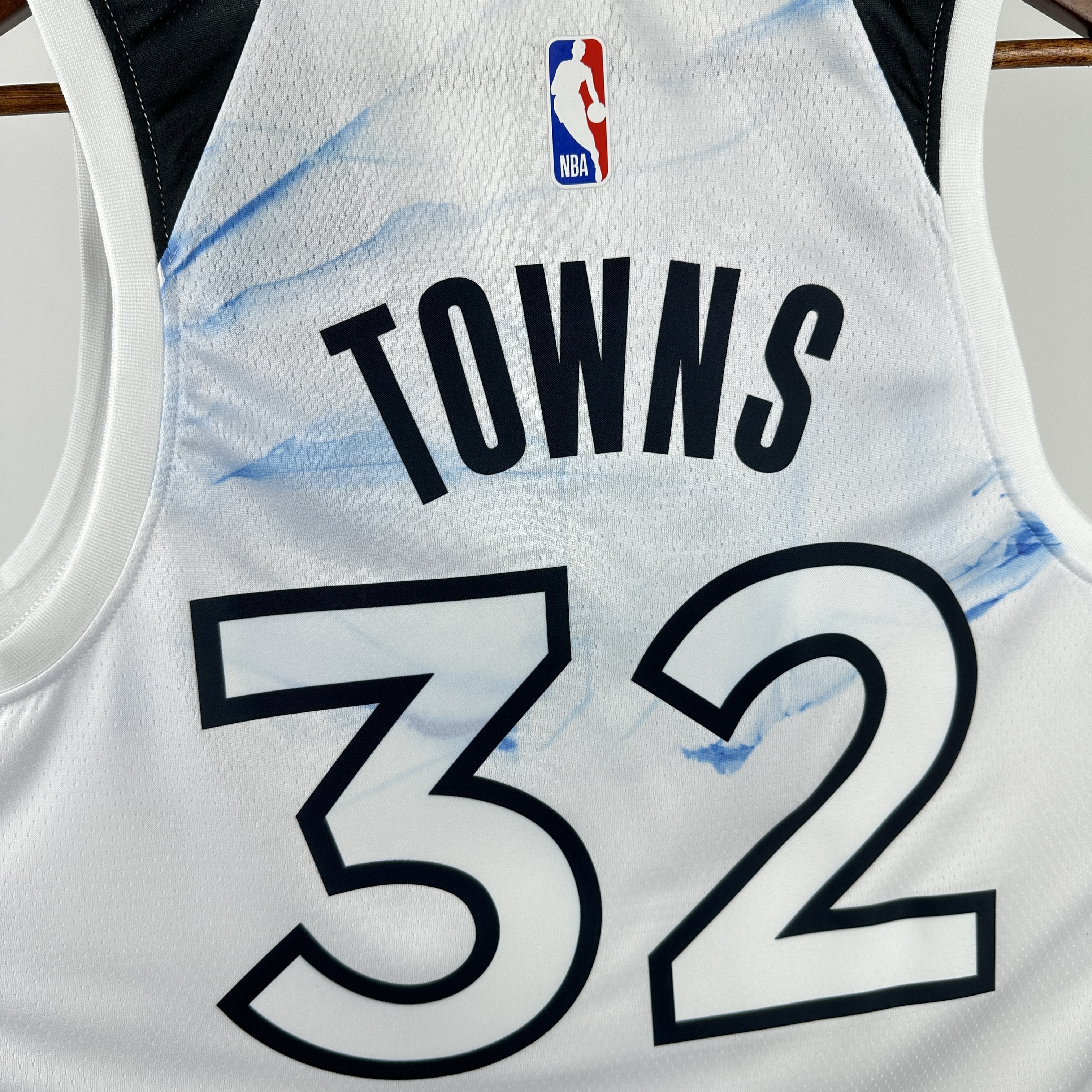 25 SEASON MINNESOTA TIMBERWOLVES CITY VERSION  NO.32