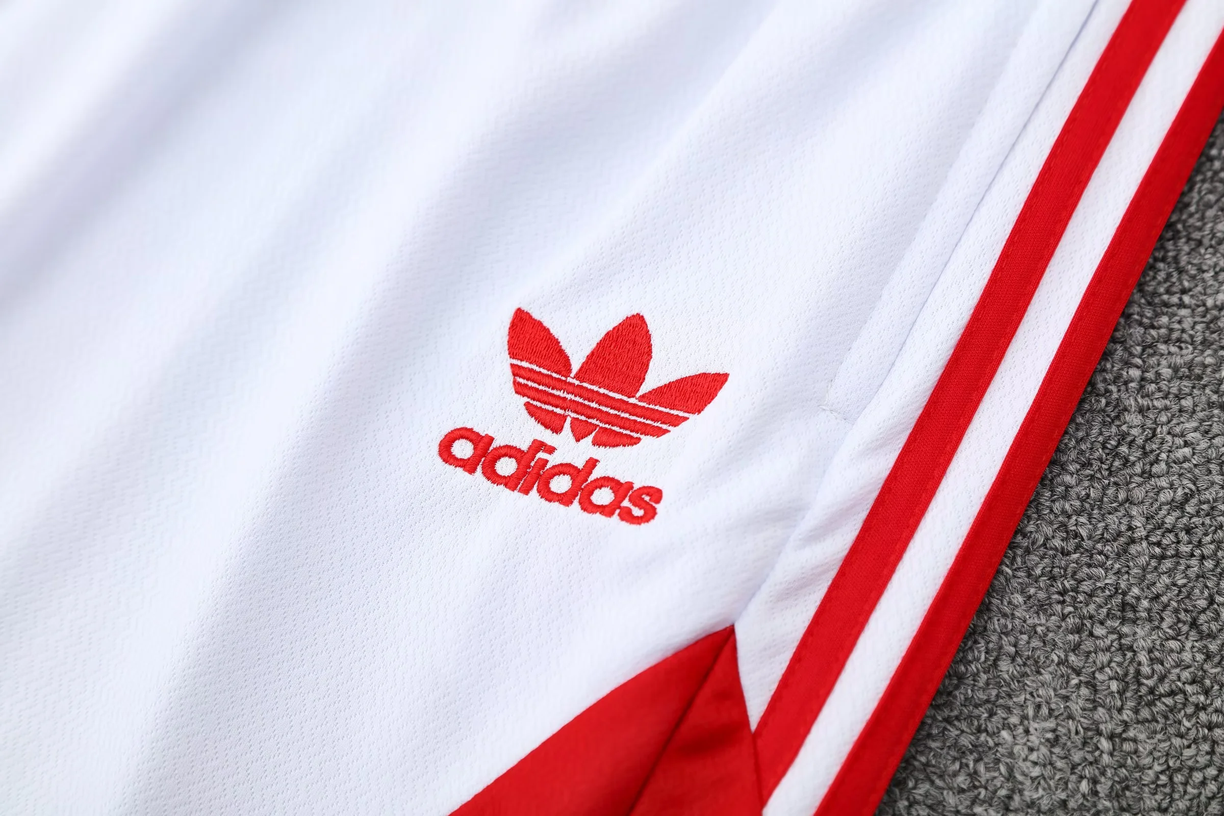 Bayern München 25/26 Short Sleeves Training suit White