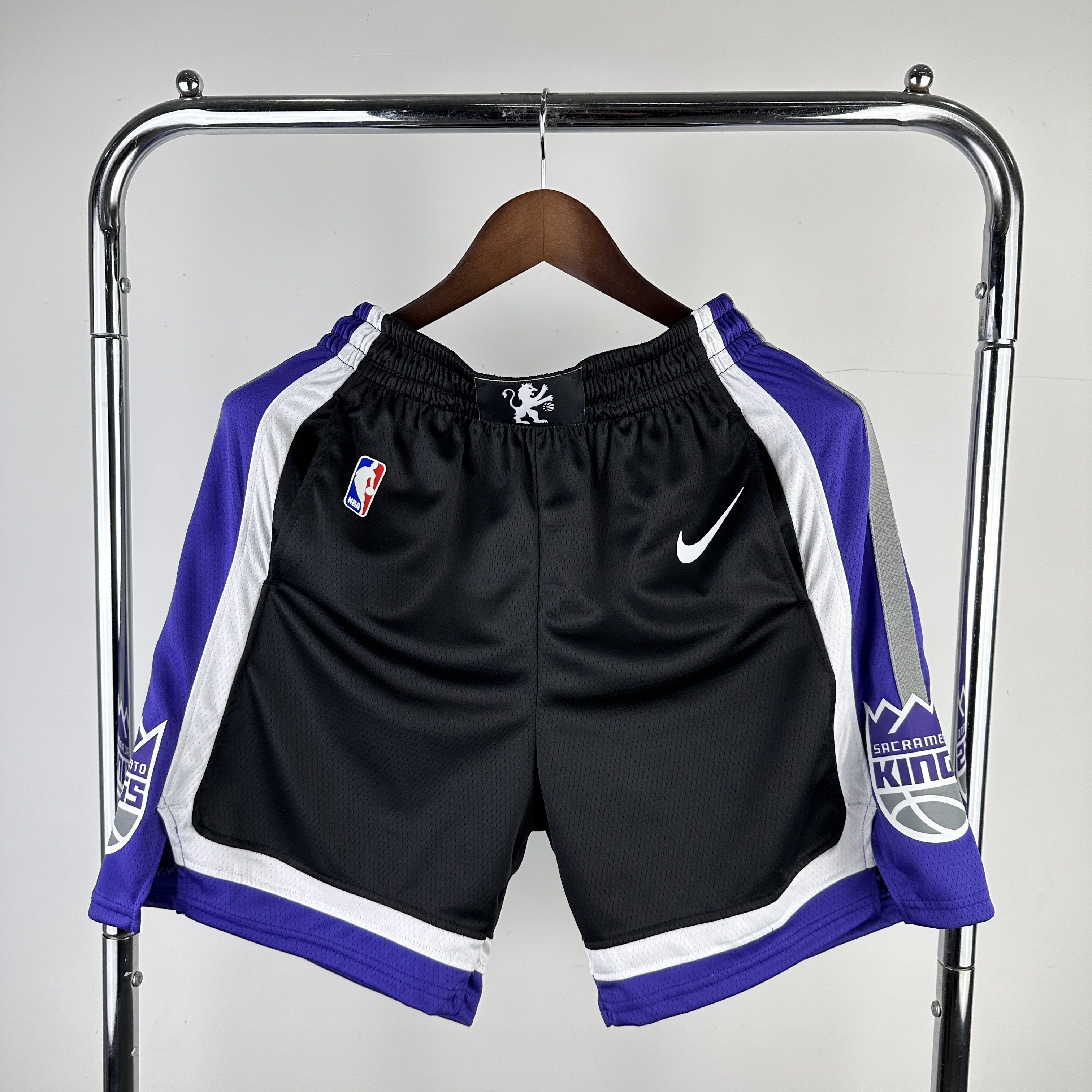 24 SEASON SACRAMENTO KINGS Away shorts